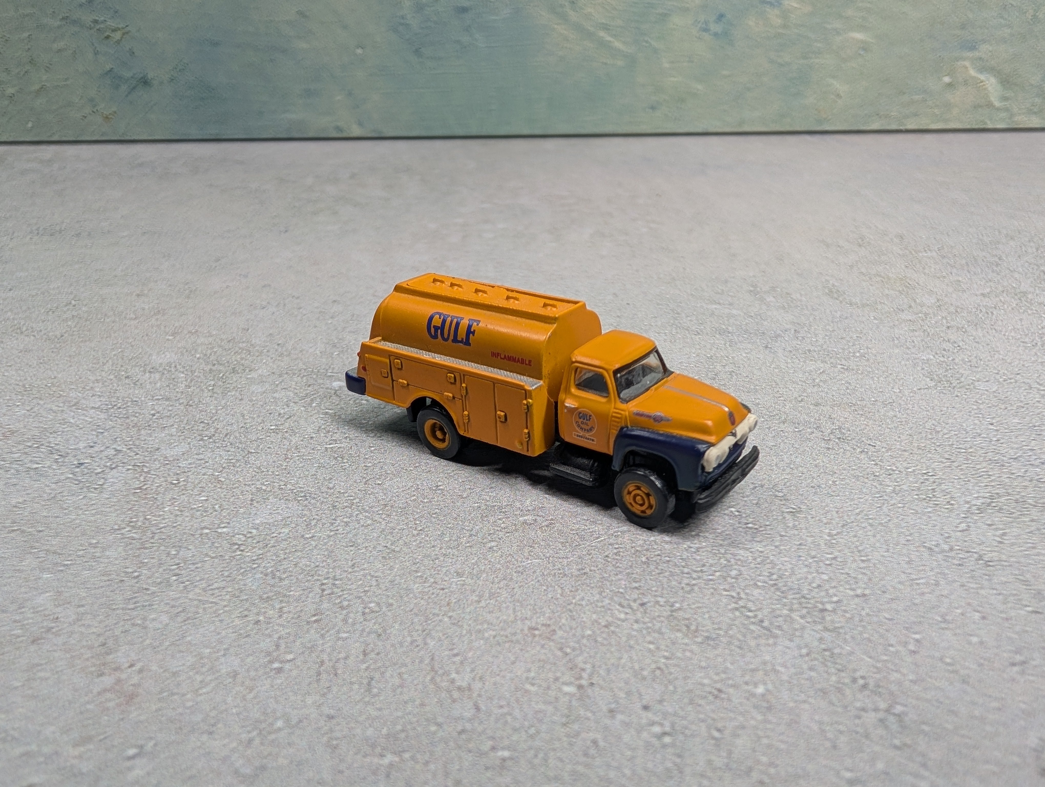 USED Classic Metal Works N Scale Yellow & Blue Tanker Work Truck Gulf