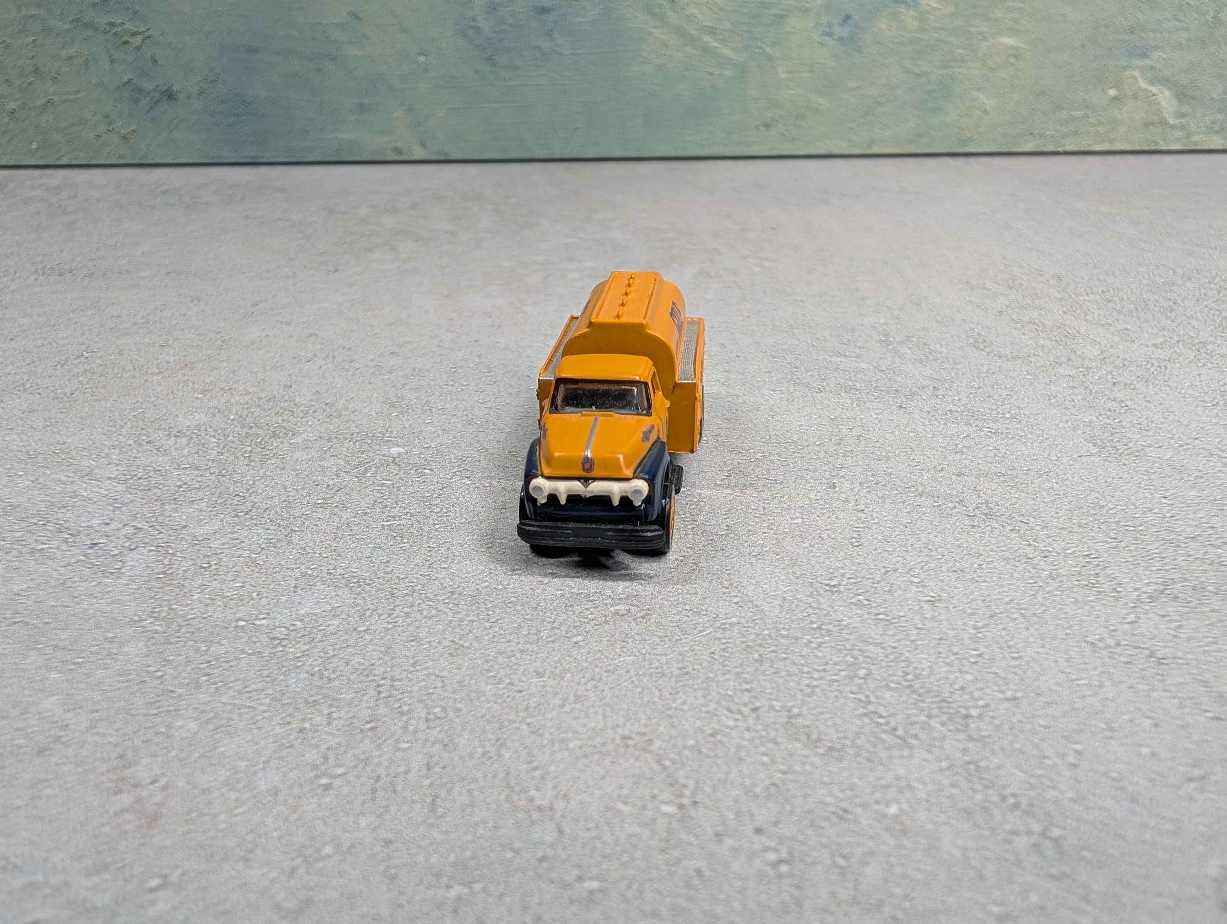 USED Classic Metal Works N Scale Yellow & Blue Tanker Work Truck Gulf