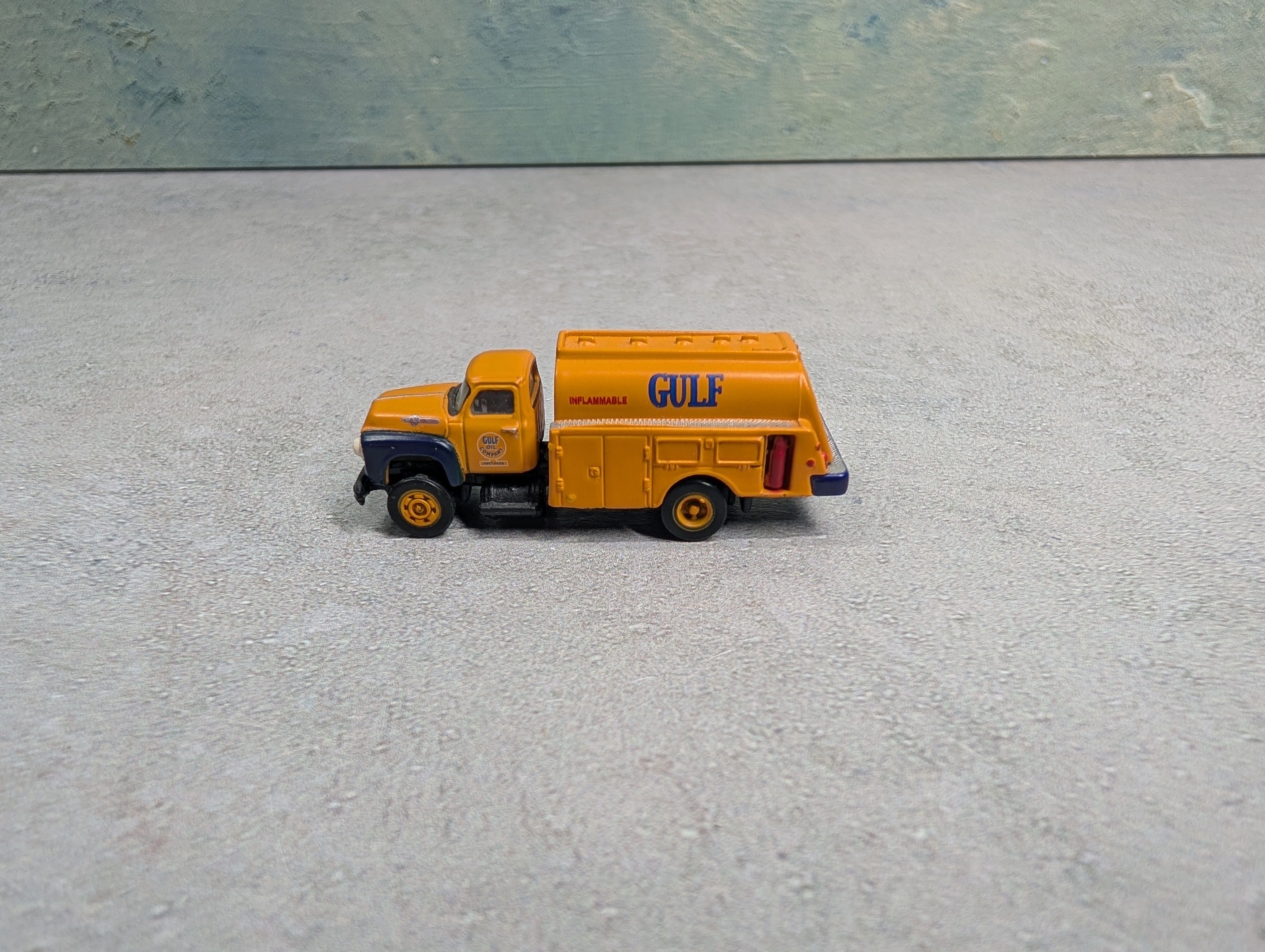 USED Classic Metal Works N Scale Yellow & Blue Tanker Work Truck Gulf
