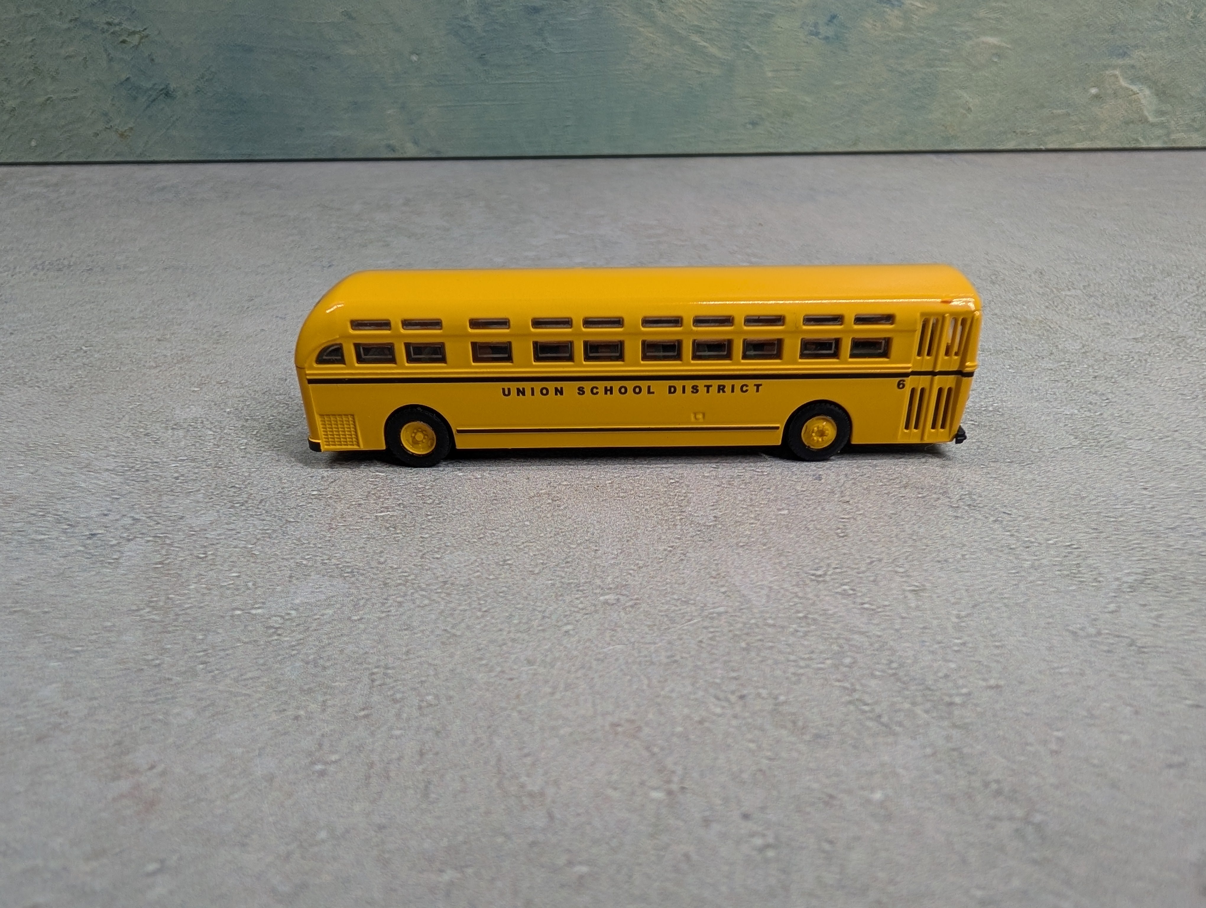 USED Wheels of Time 90715 N Scale C-49 Motor Coach Bus Union School District