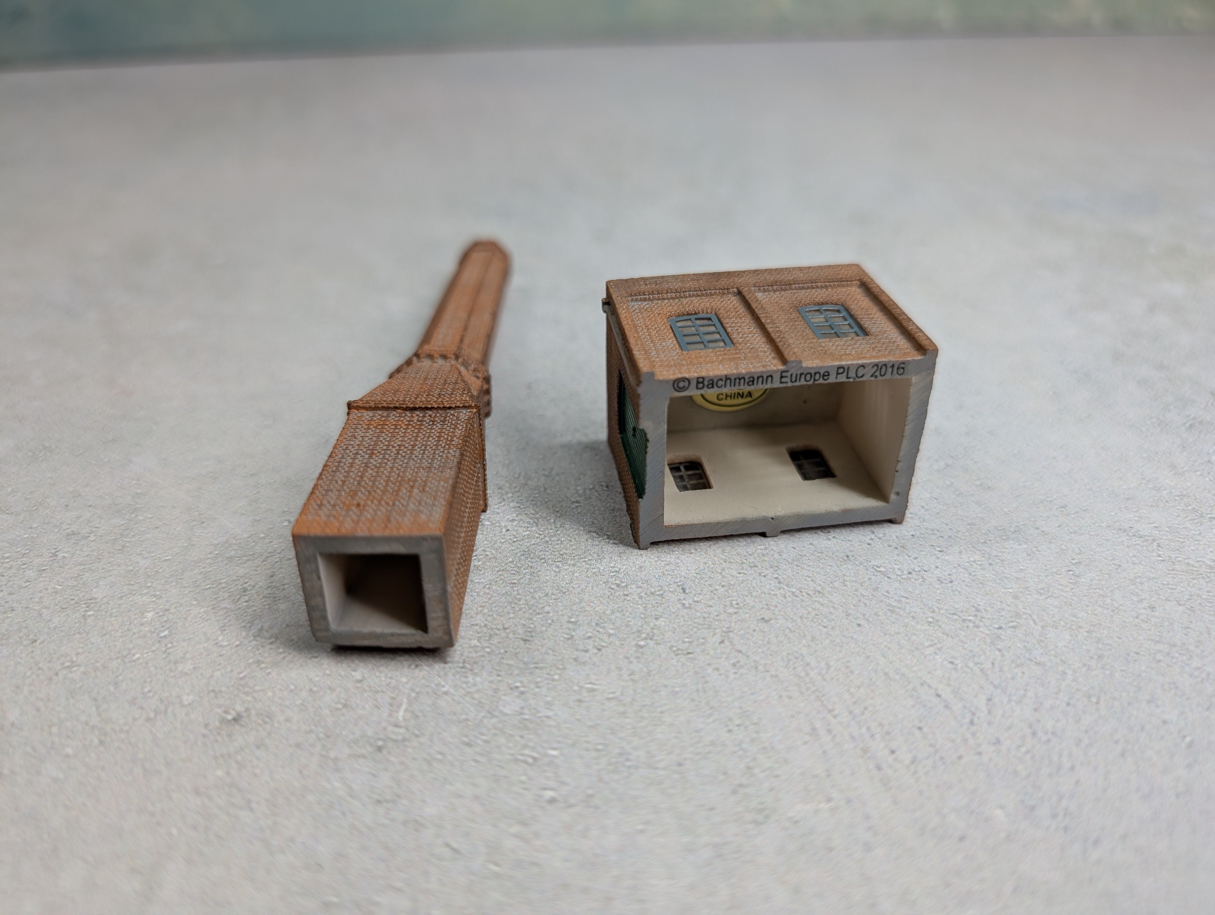 USED Bachmann N Scale Lot of Scenecraft Structures (2 pcs)