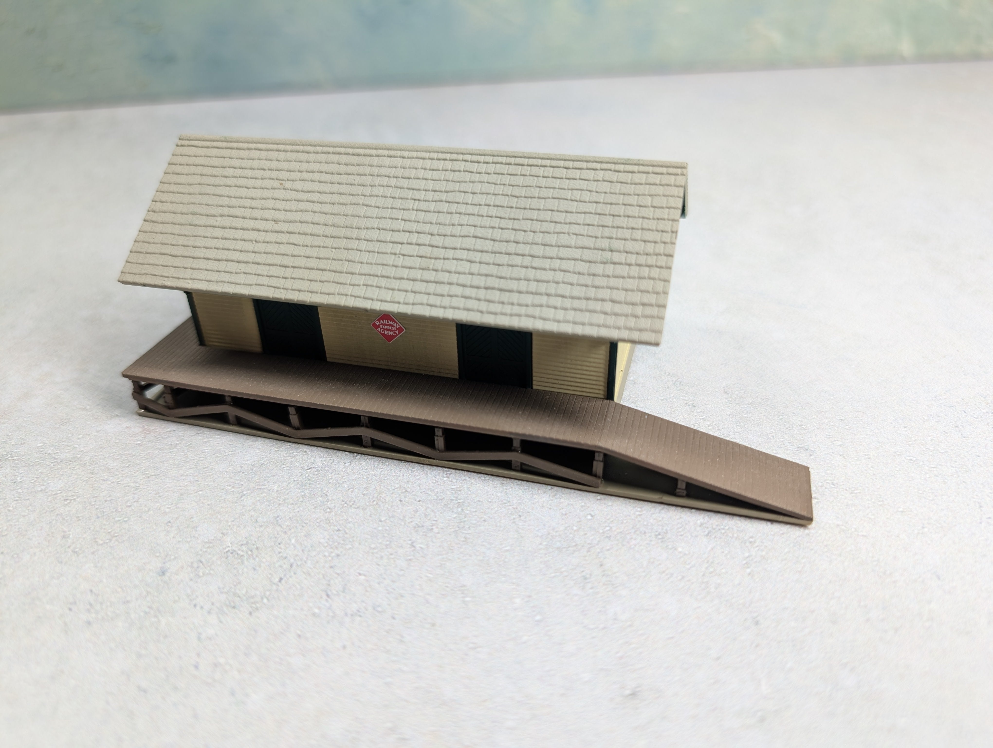 USED N Scale Freight House REA