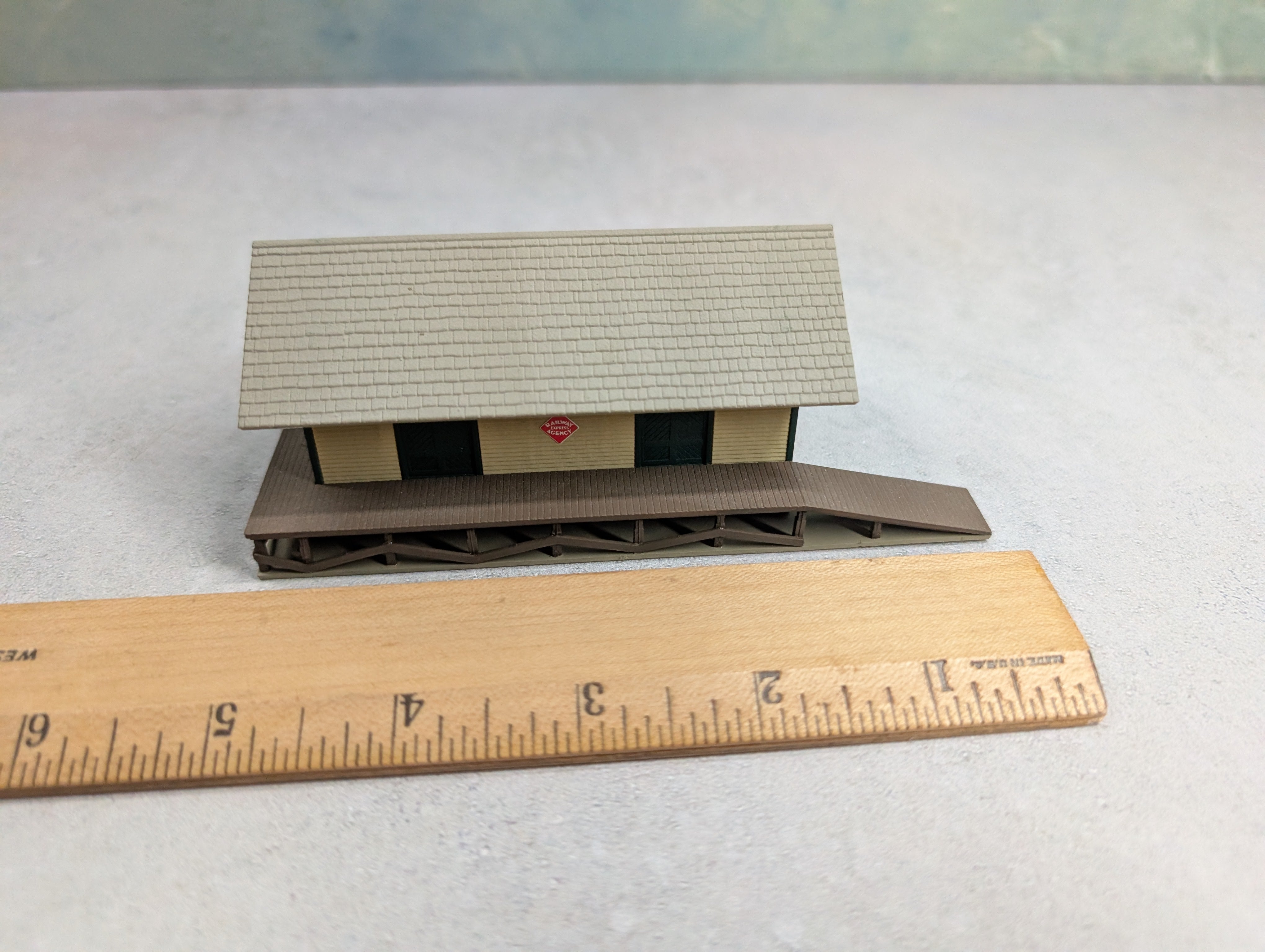 USED N Scale Freight House REA