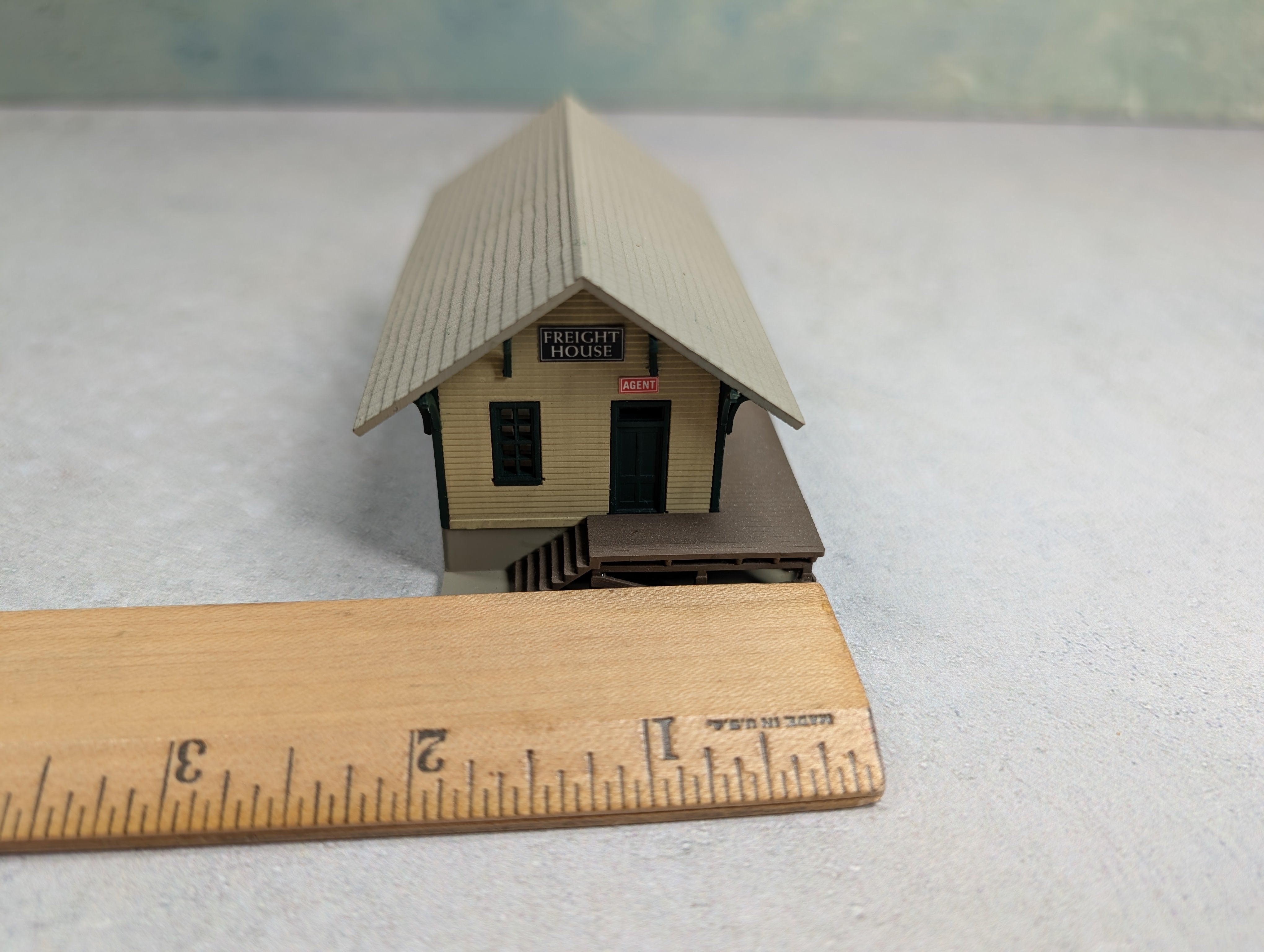 USED N Scale Freight House REA