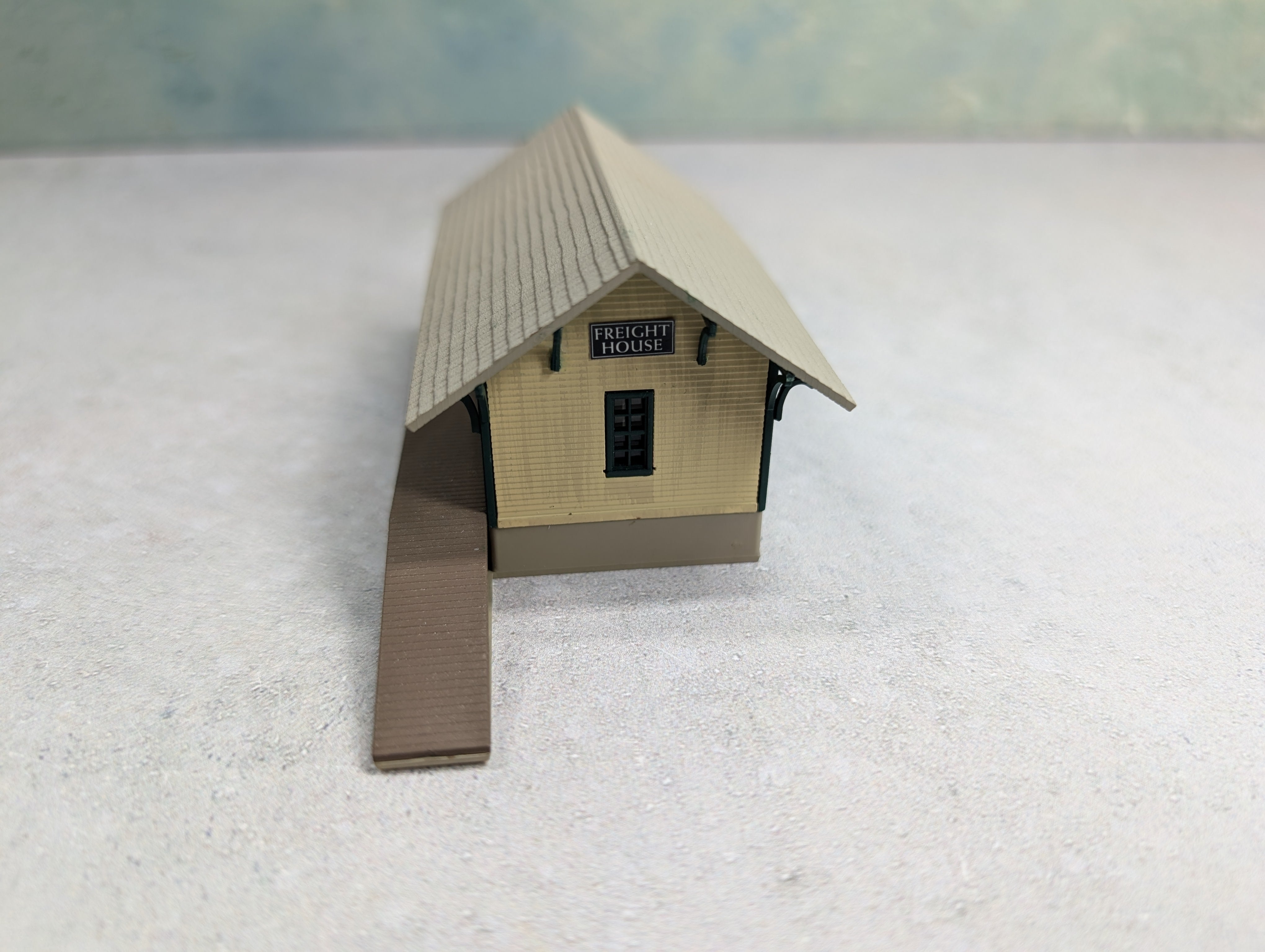 USED N Scale Freight House REA