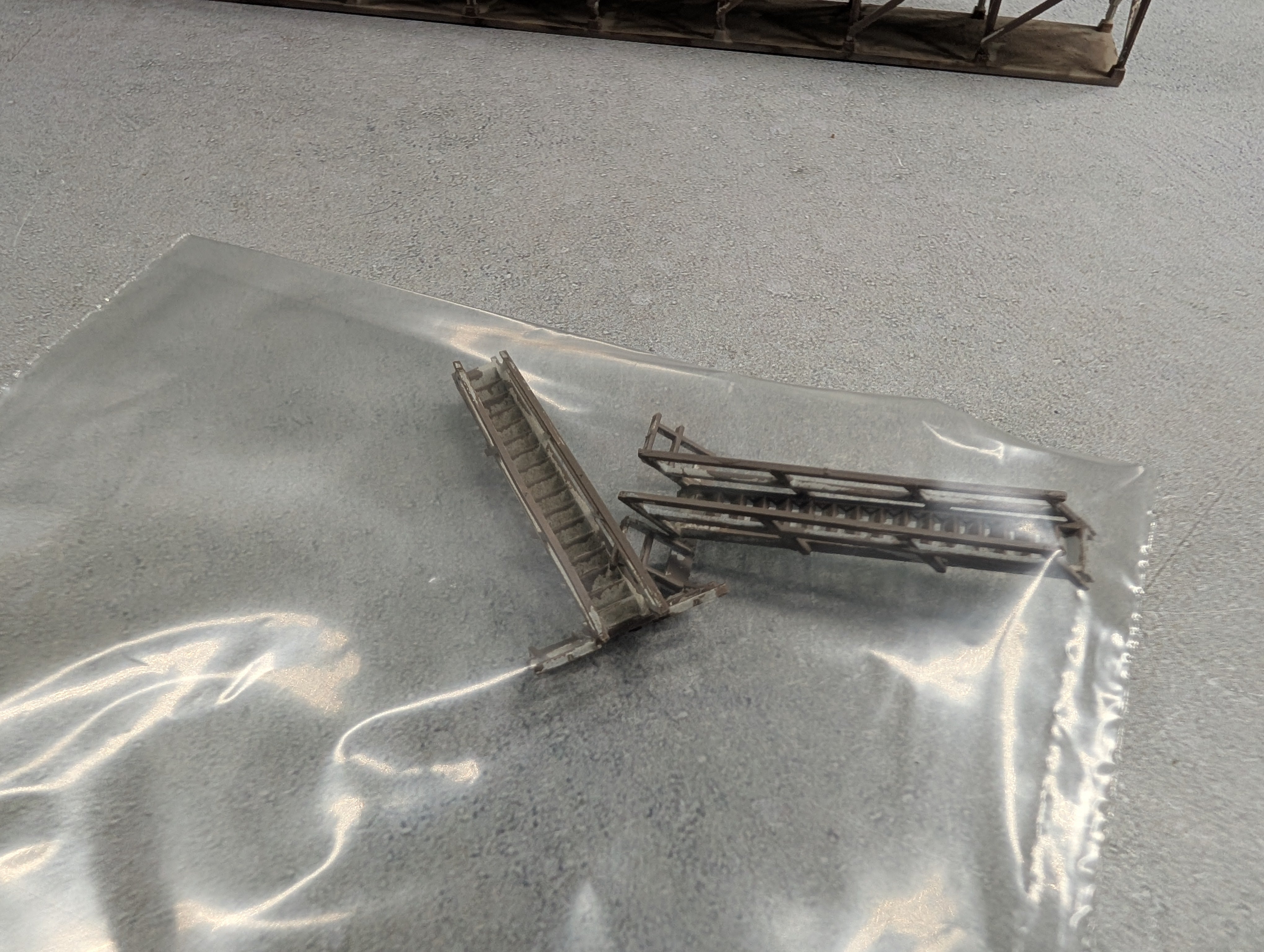 USED Walthers N Scale Weathered Ice House & Icing Platform