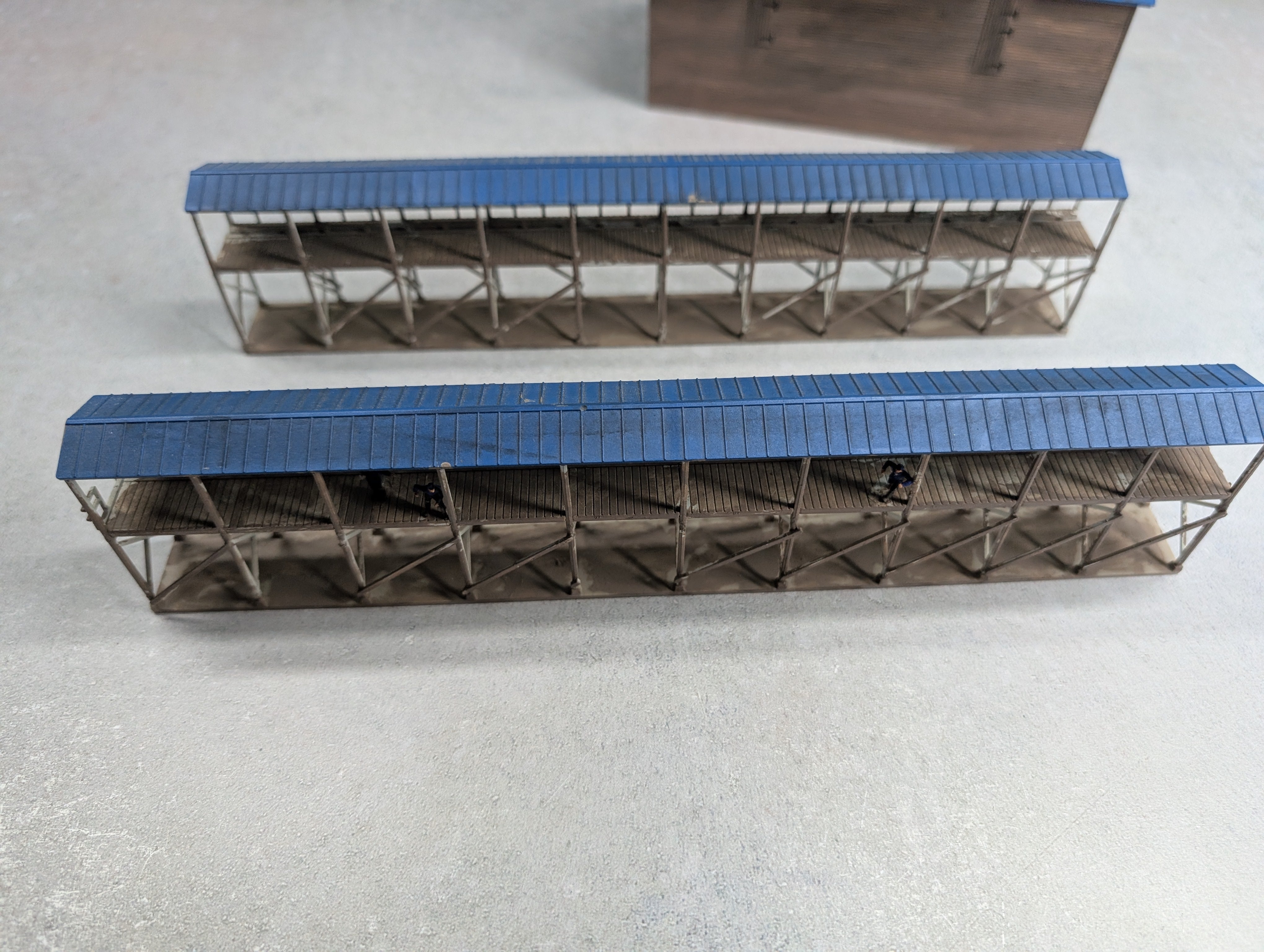 USED Walthers N Scale Weathered Ice House & Icing Platform