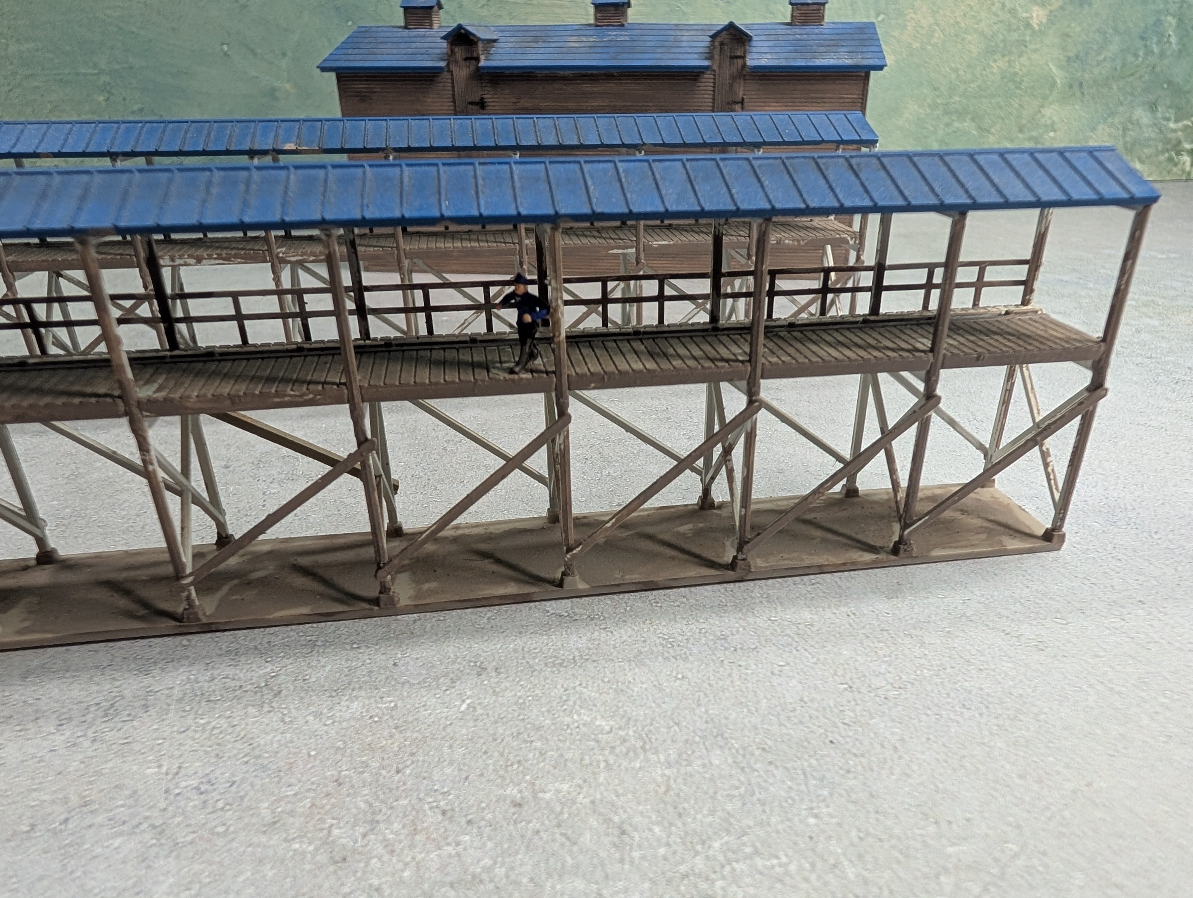 USED Walthers N Scale Weathered Ice House & Icing Platform