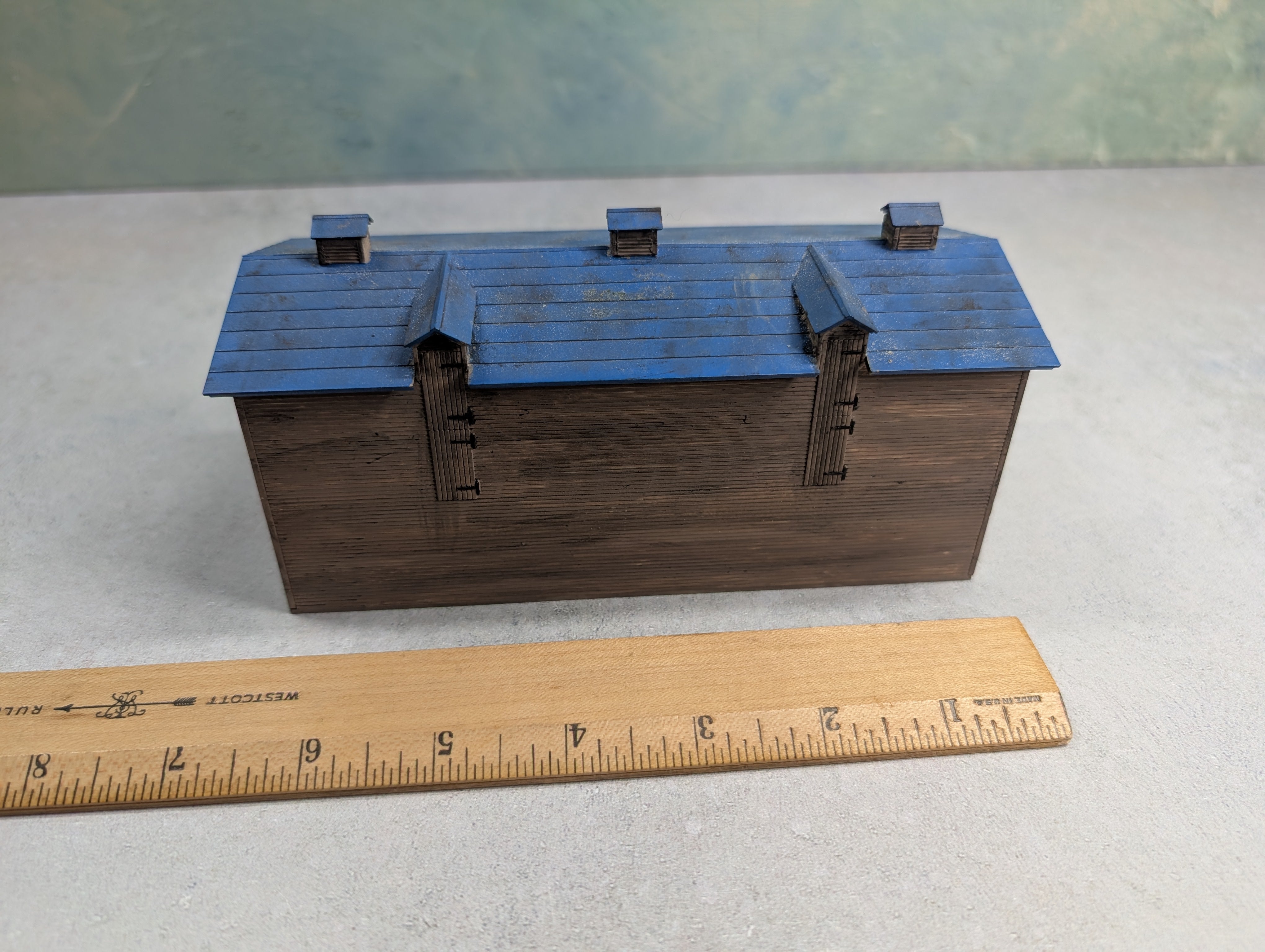 USED Walthers N Scale Weathered Ice House & Icing Platform