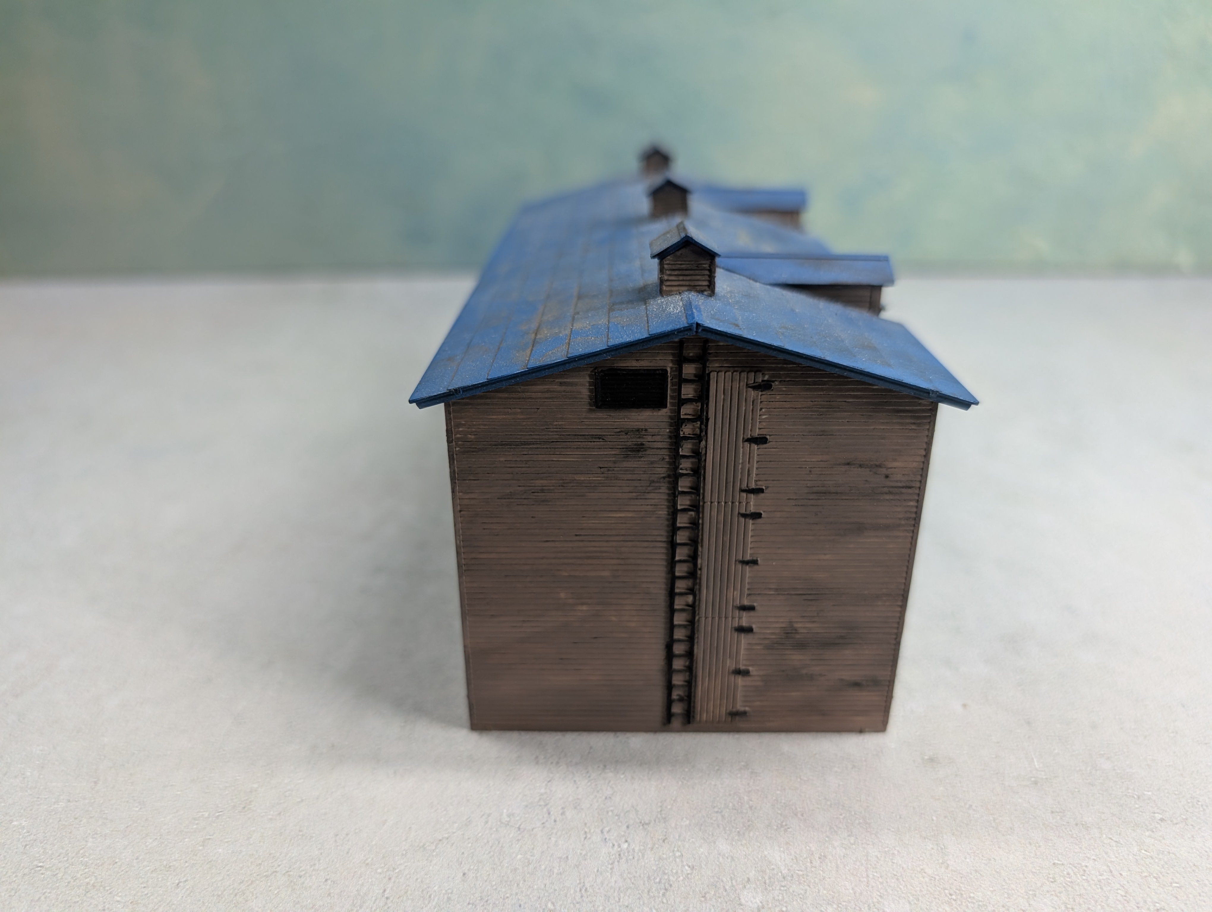 USED Walthers N Scale Weathered Ice House & Icing Platform