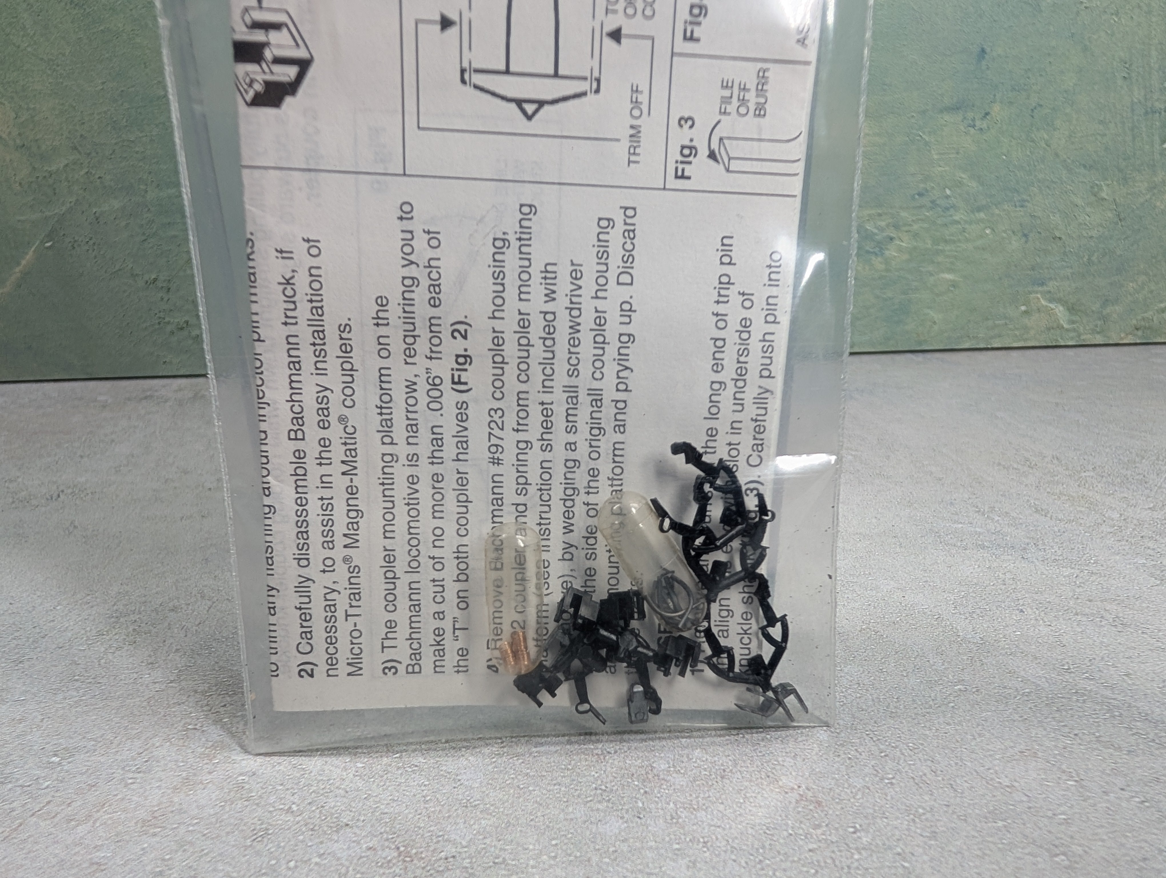 Micro-Trains 1133 N Scale Magne-Matic Couplers Two Pair with Adaptors
