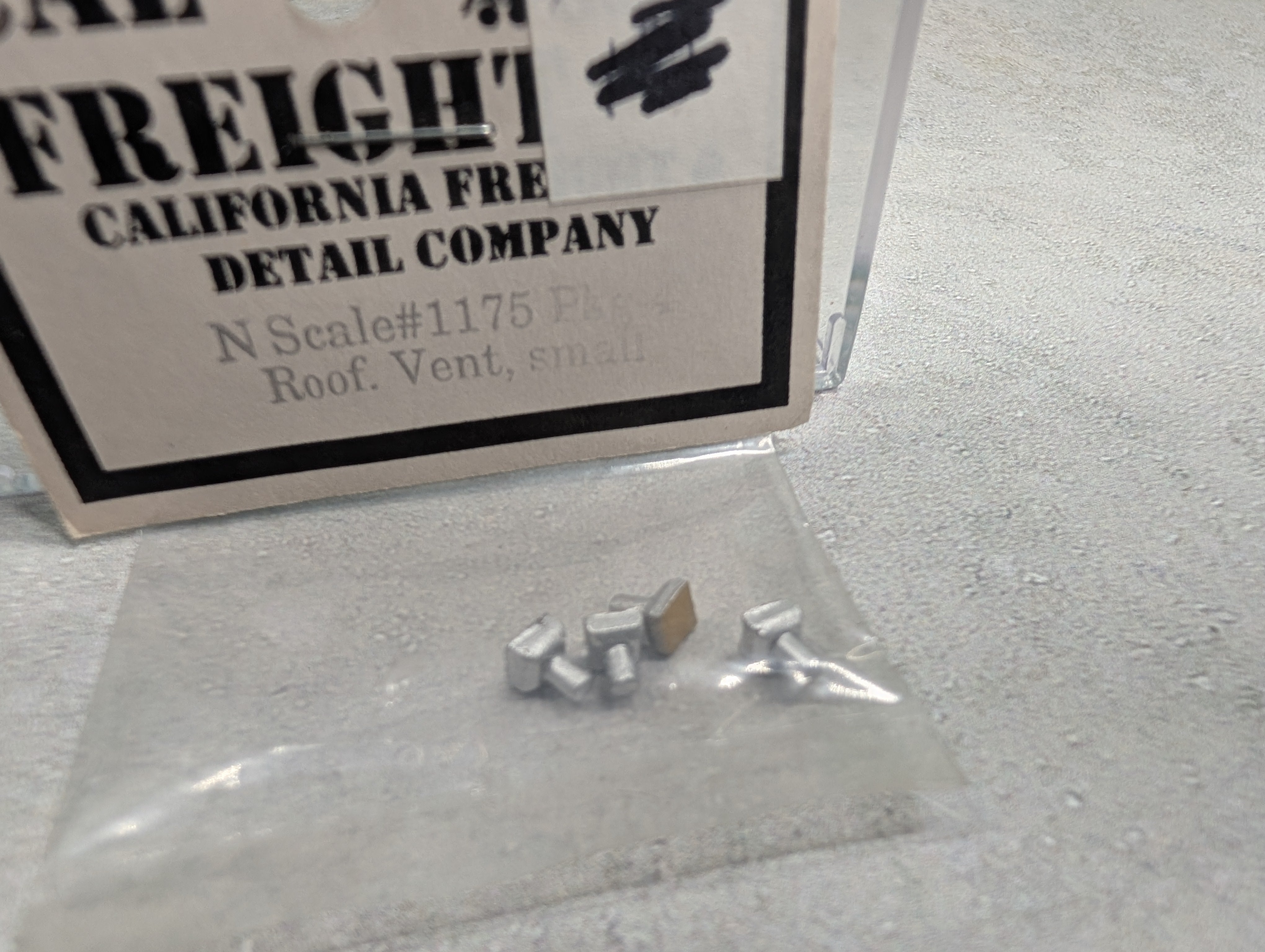 Cal Freight 1175 N Scale Small Roof Vent (4 pcs)