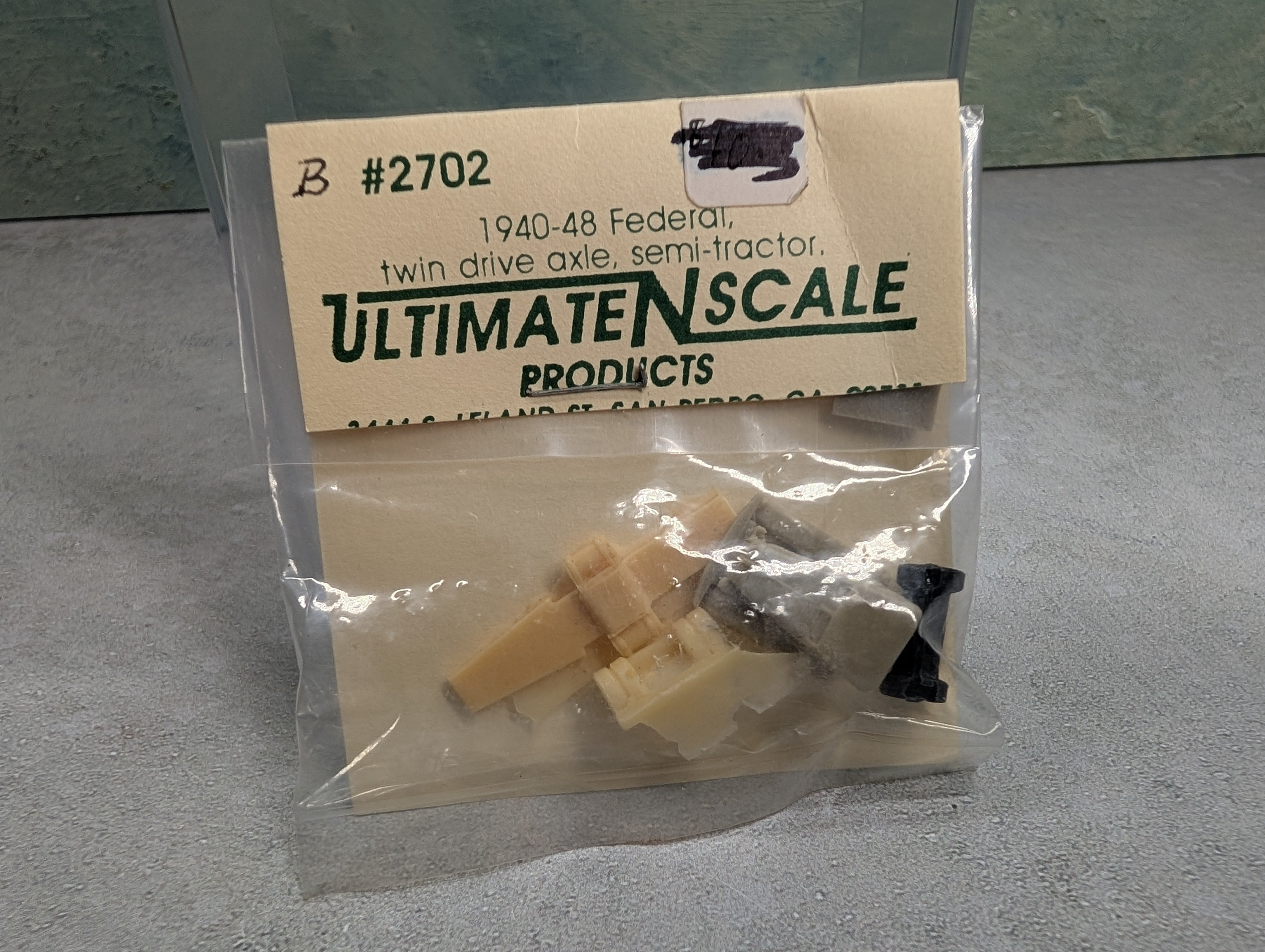 Ultimate N Scale B #2702 N Scale 1940-1948 Federal Twin Drive Axle Semi Tractor KIT