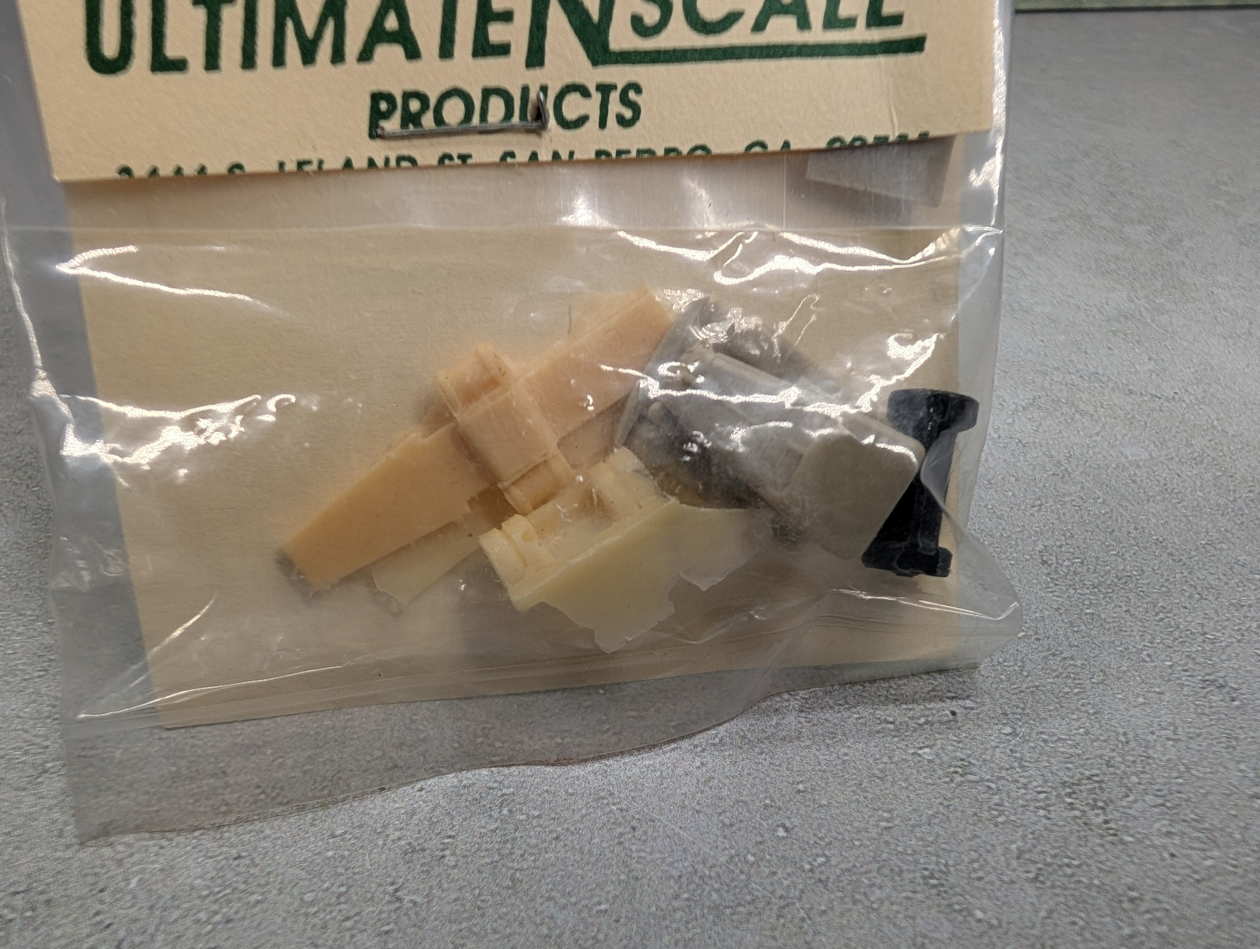 Ultimate N Scale B #2702 N Scale 1940-1948 Federal Twin Drive Axle Semi Tractor KIT