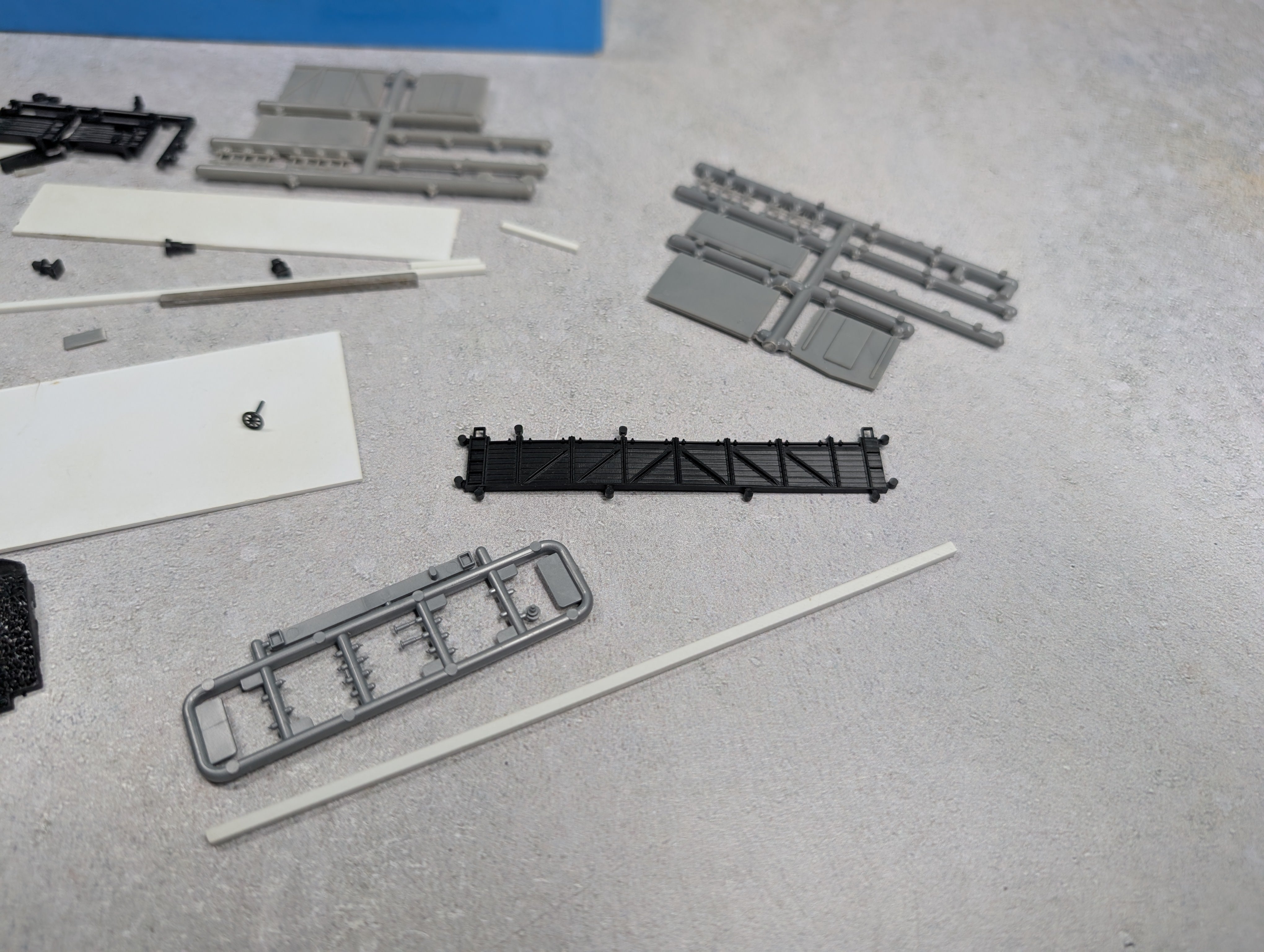 USED Dimi-Trains 1106 N Scale 40' Drop Bottom Gondola KIT