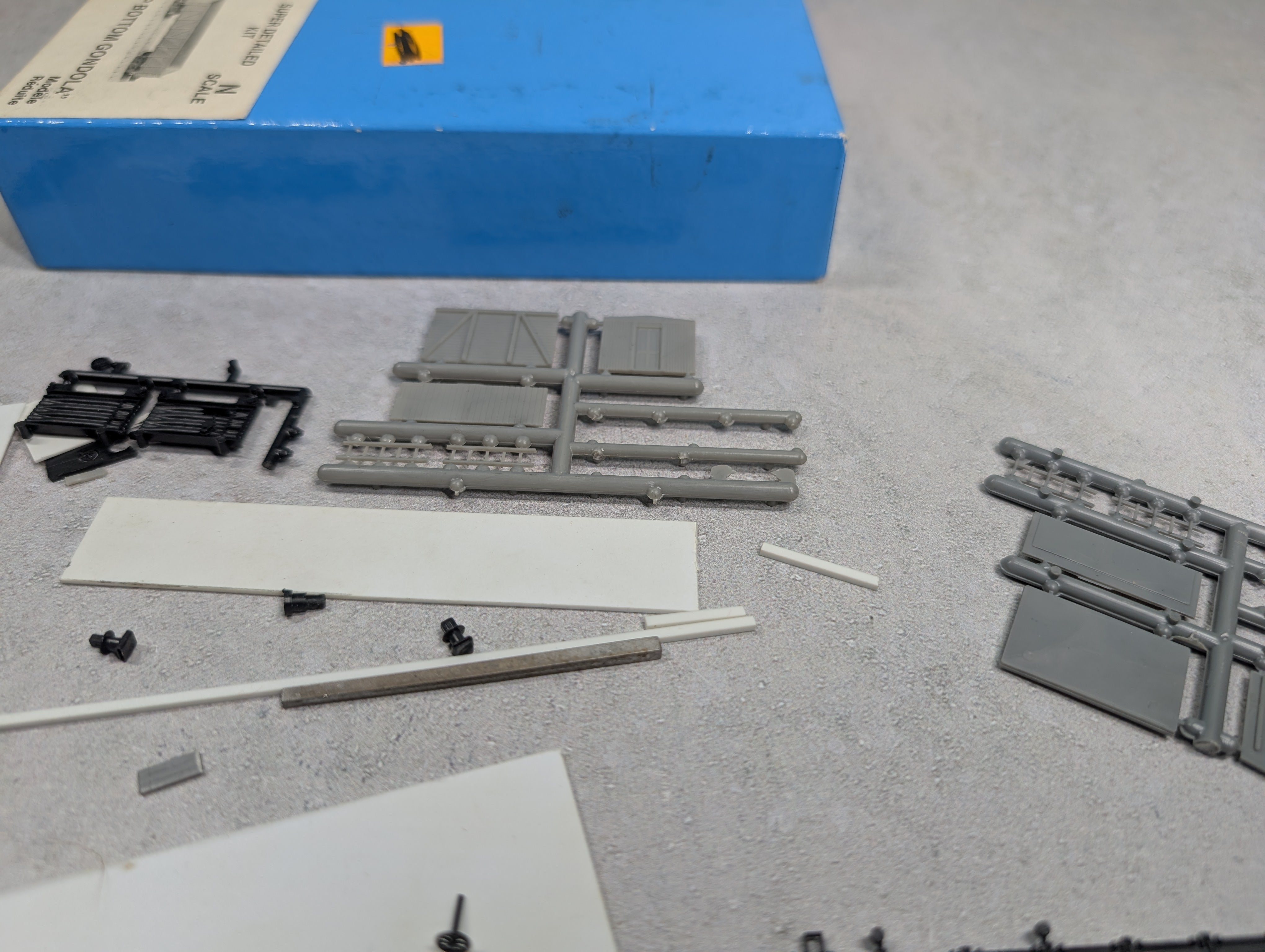 USED Dimi-Trains 1106 N Scale 40' Drop Bottom Gondola KIT