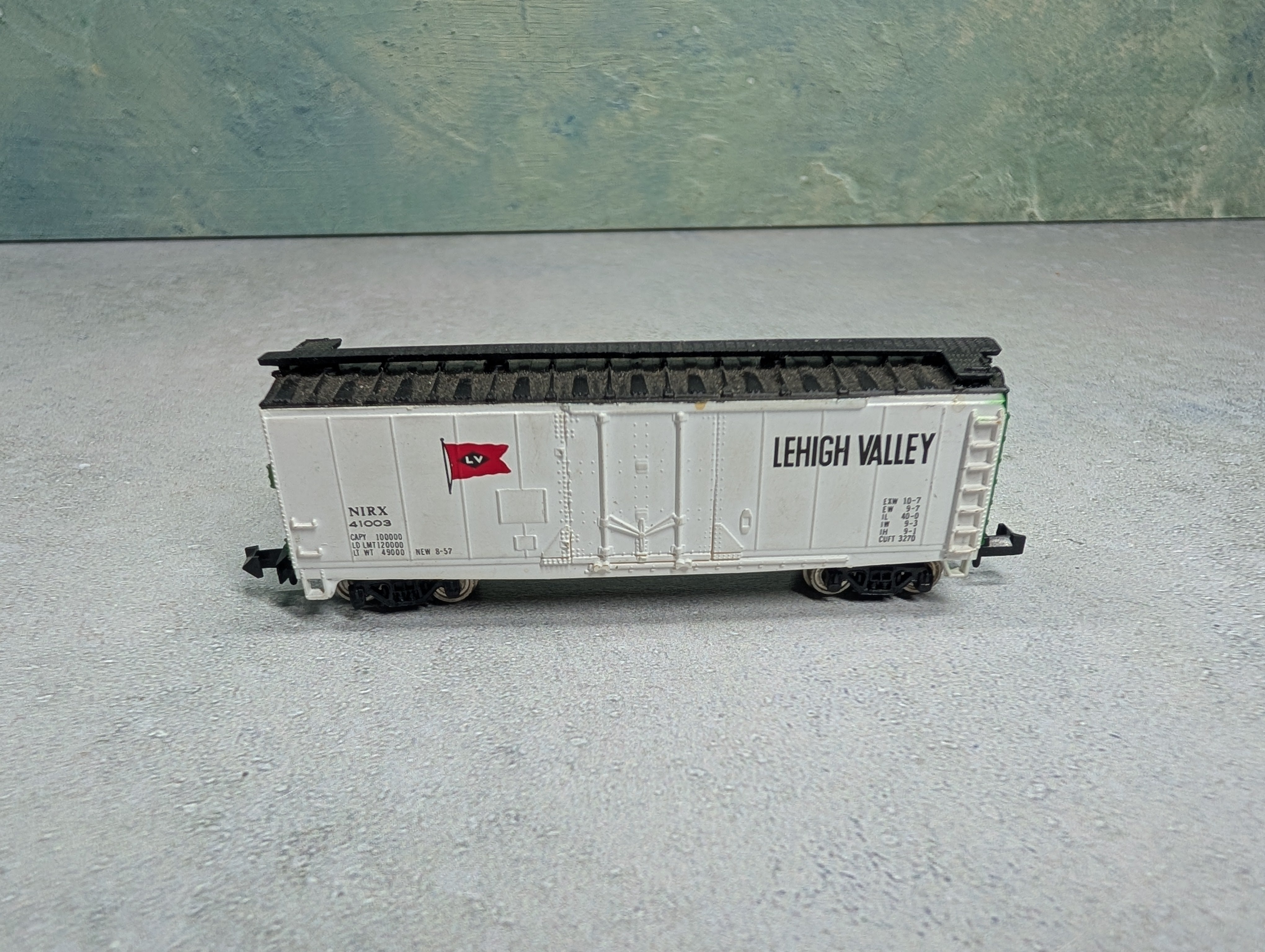 USED Bachmann N Scale 41' Box Car Lehigh Valley NIRX #41003