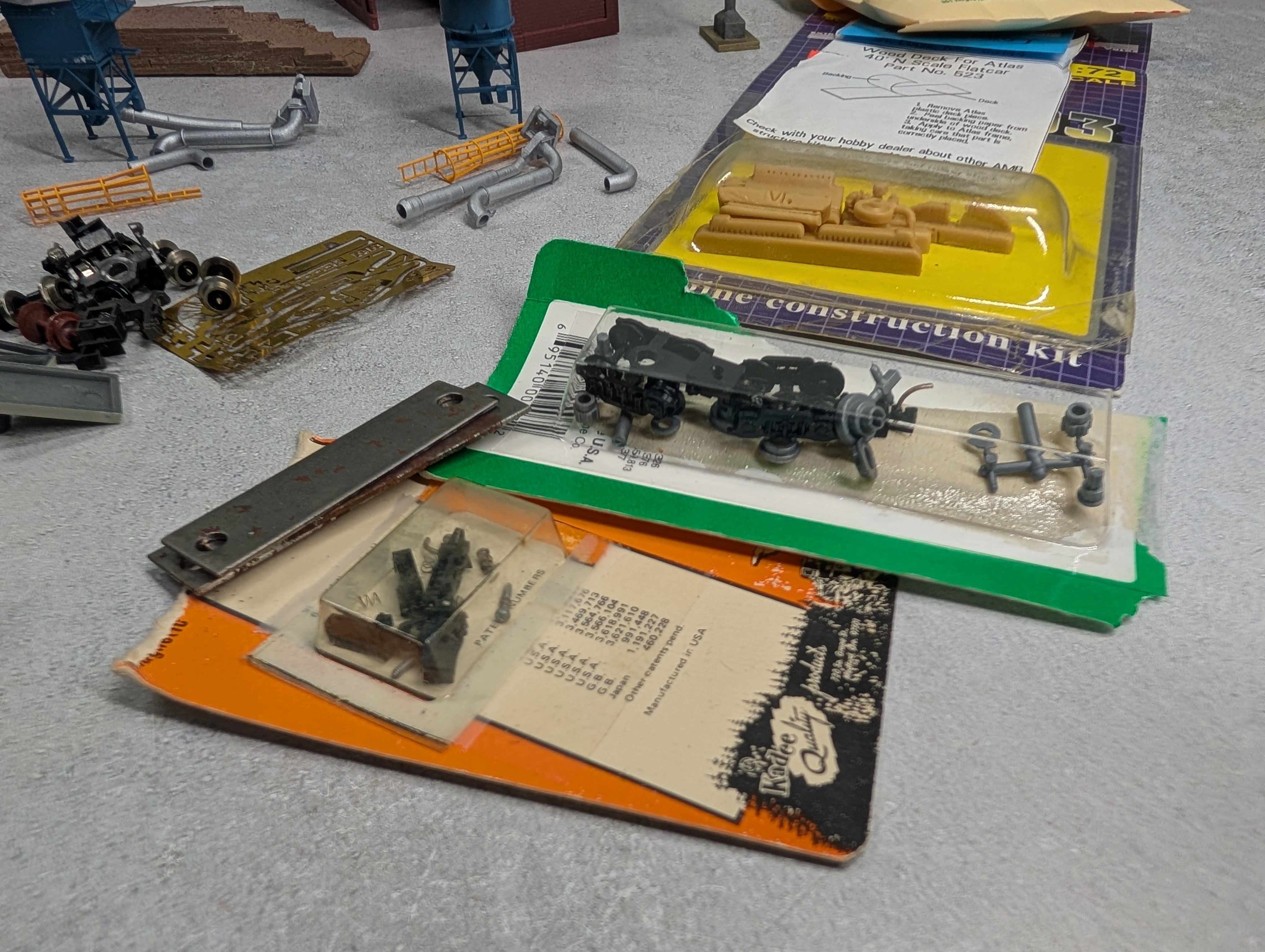 USED N Scale Lot of N Scale Parts, Details, Buildings & More