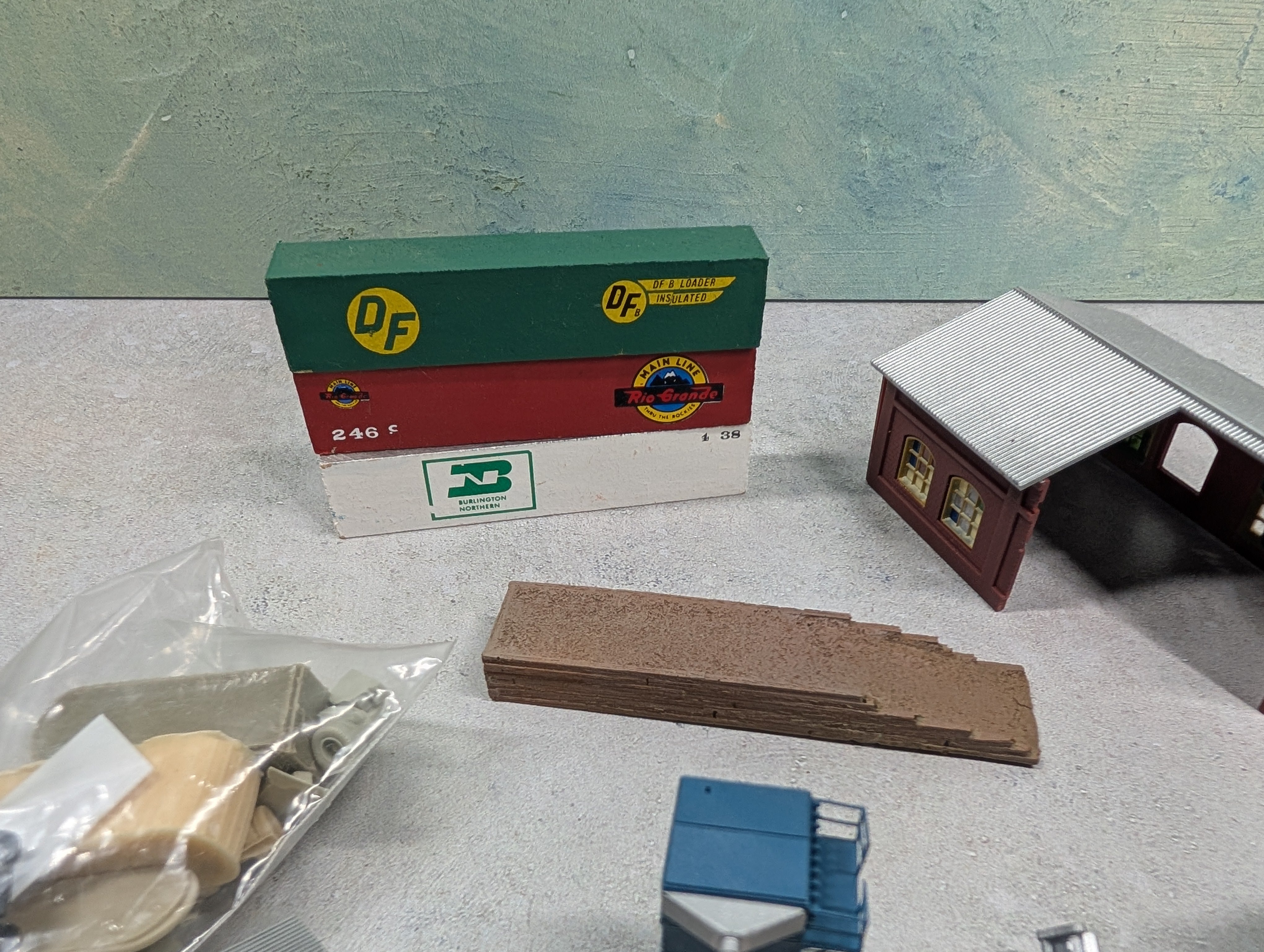USED N Scale Lot of N Scale Parts, Details, Buildings & More