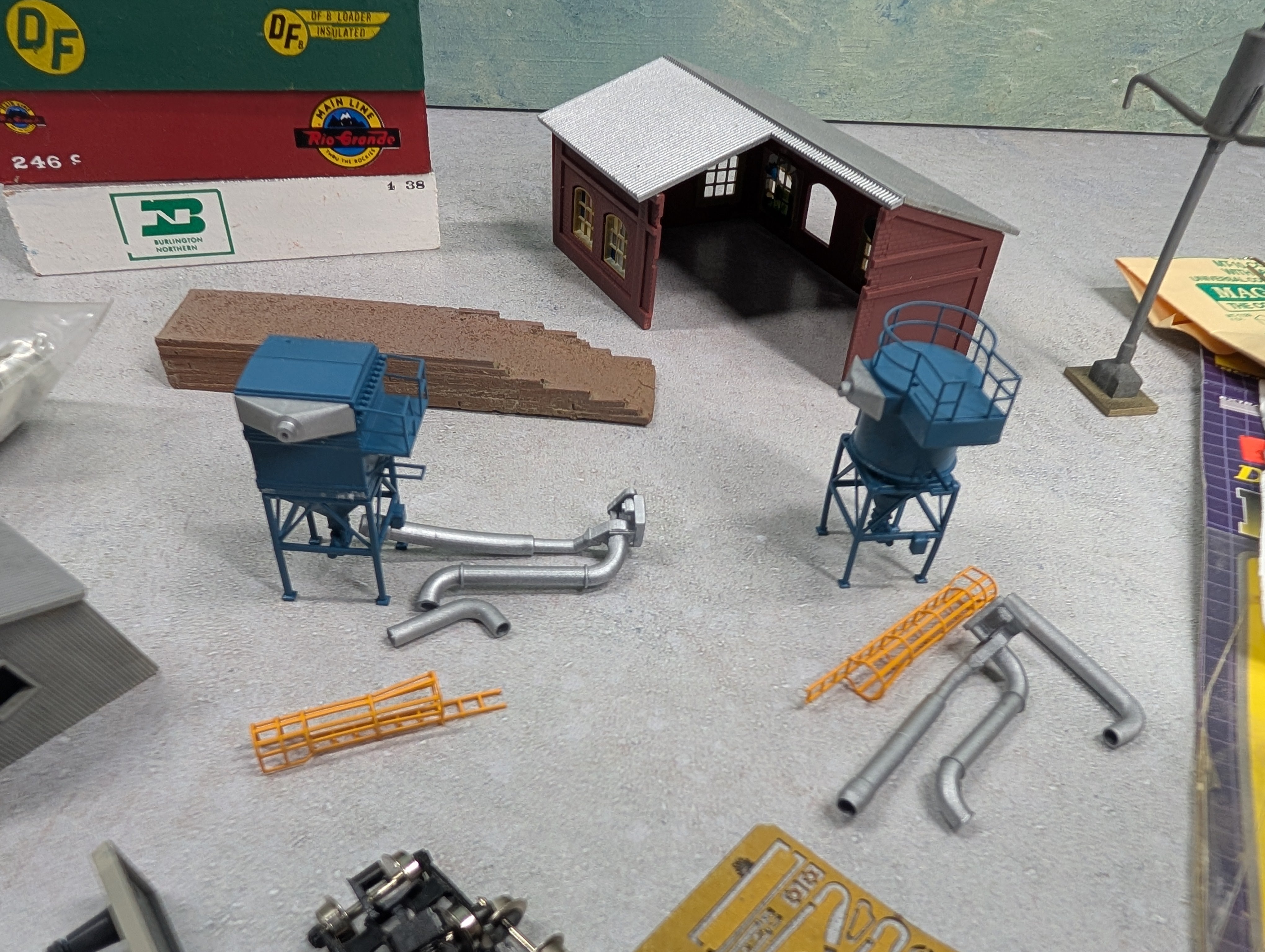 USED N Scale Lot of N Scale Parts, Details, Buildings & More