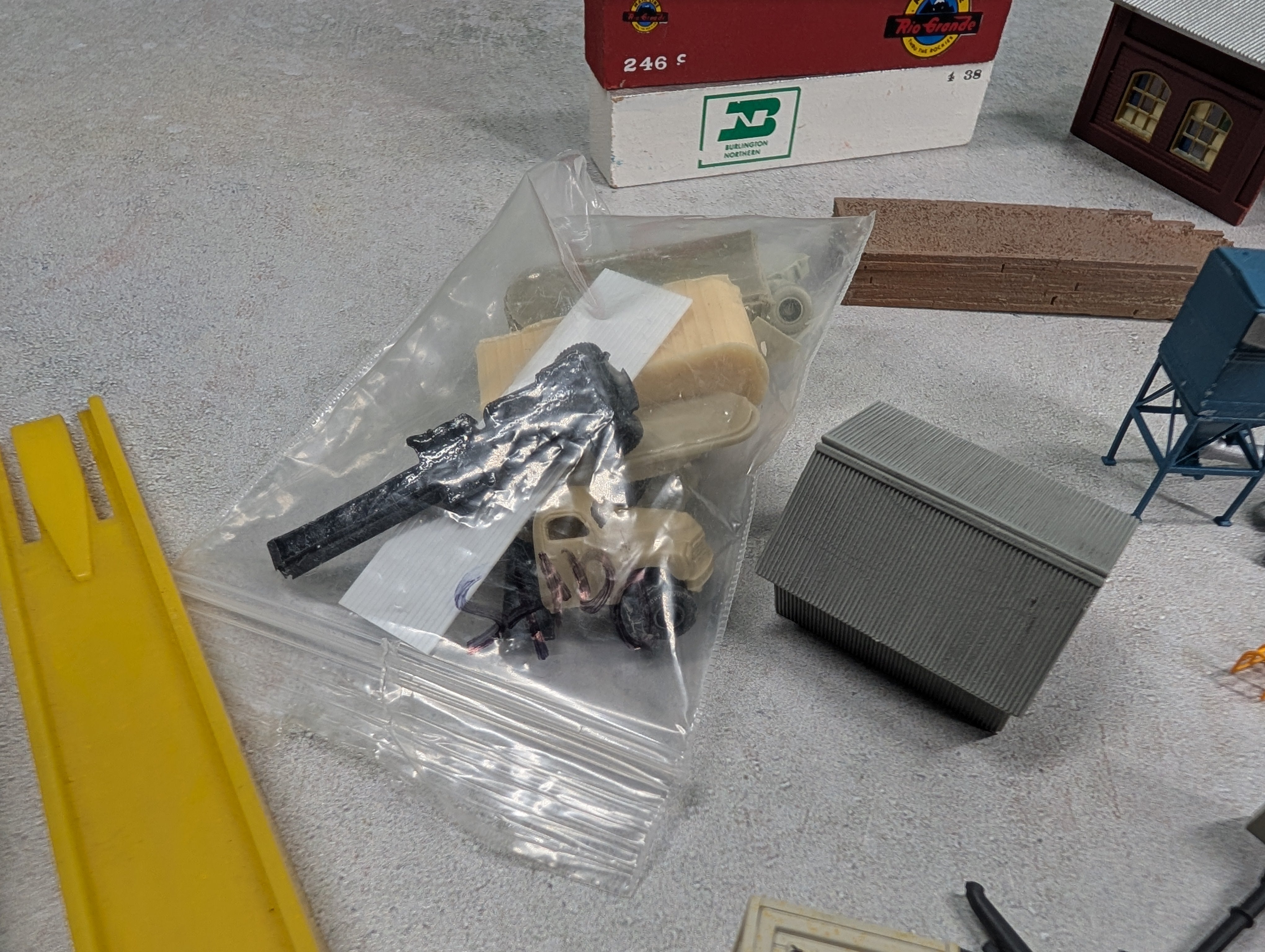 USED N Scale Lot of N Scale Parts, Details, Buildings & More