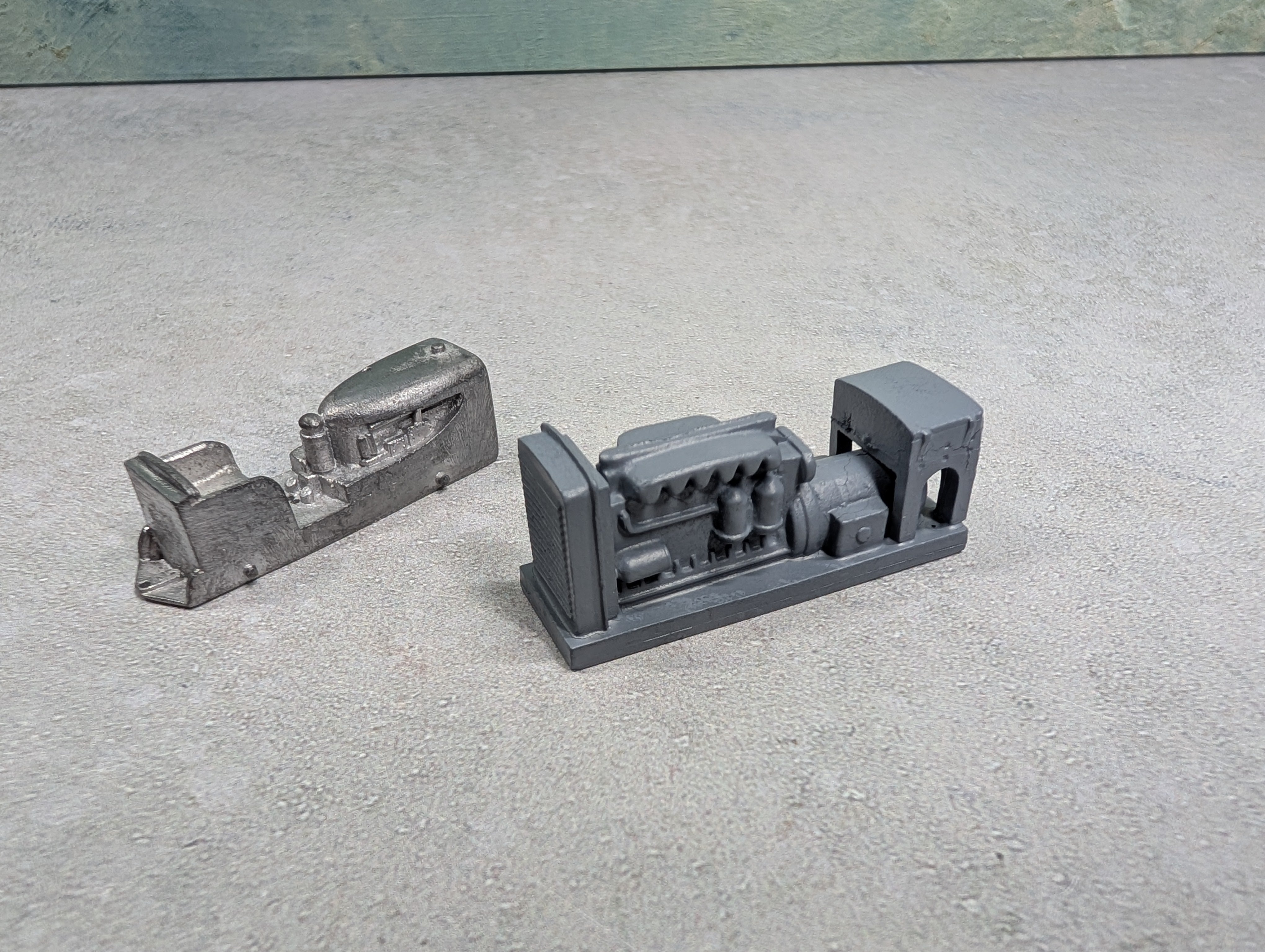 USED HO Scale Engine Flat Car Loads (2 pcs)