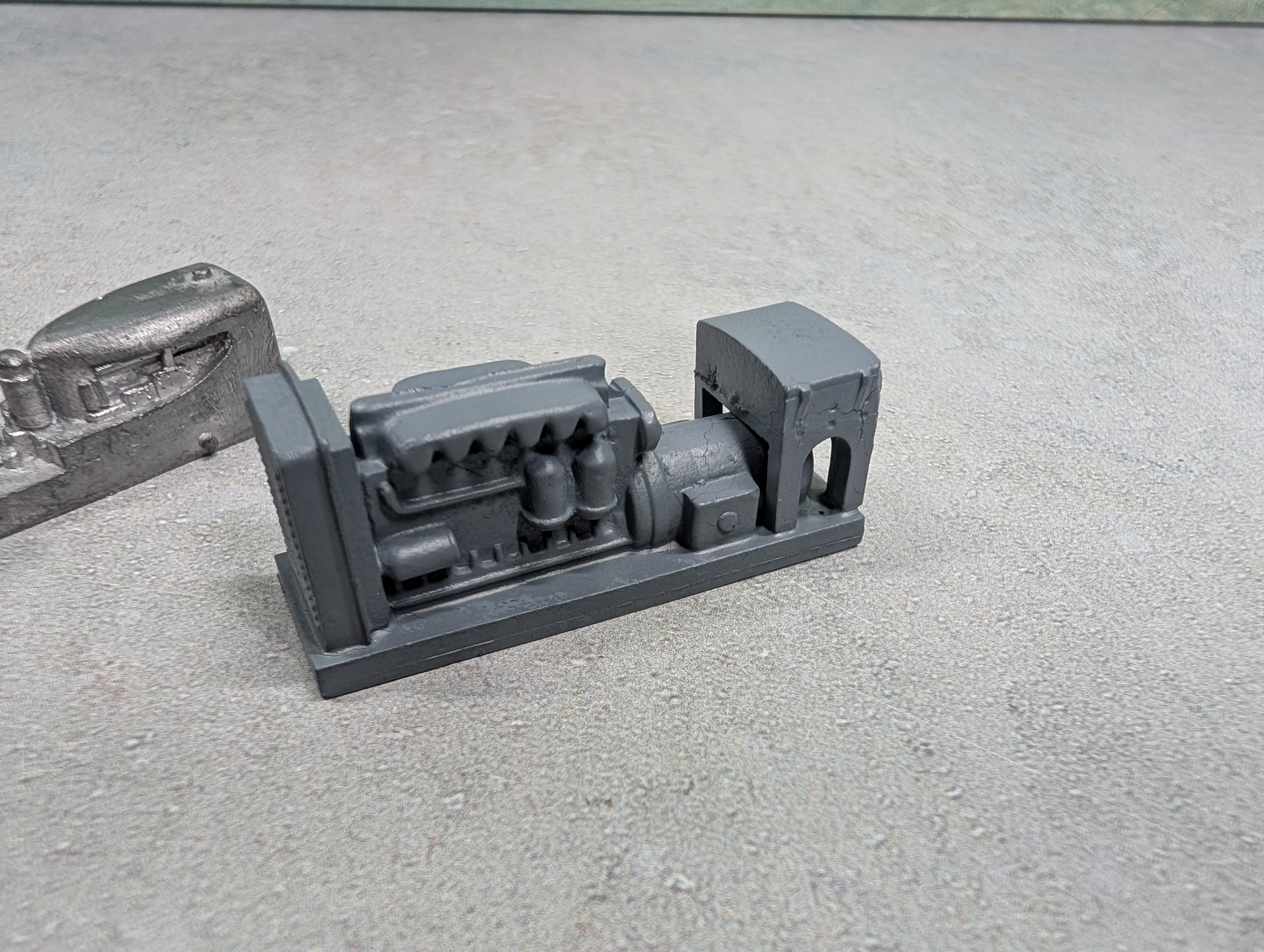 USED HO Scale Engine Flat Car Loads (2 pcs)
