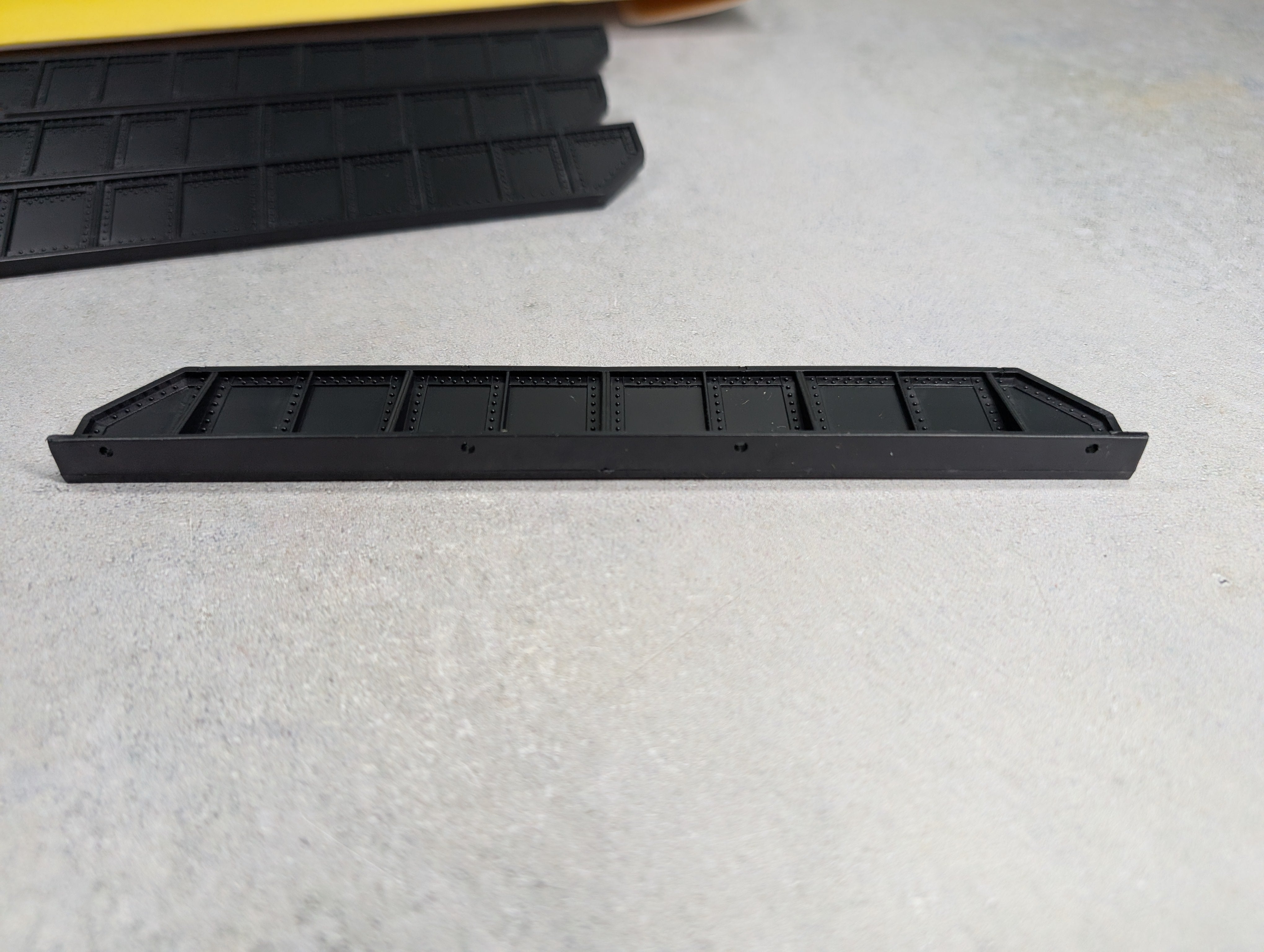 USED Atlas 790 HO Scale Flat Car Girder Load Black (4 pcs)