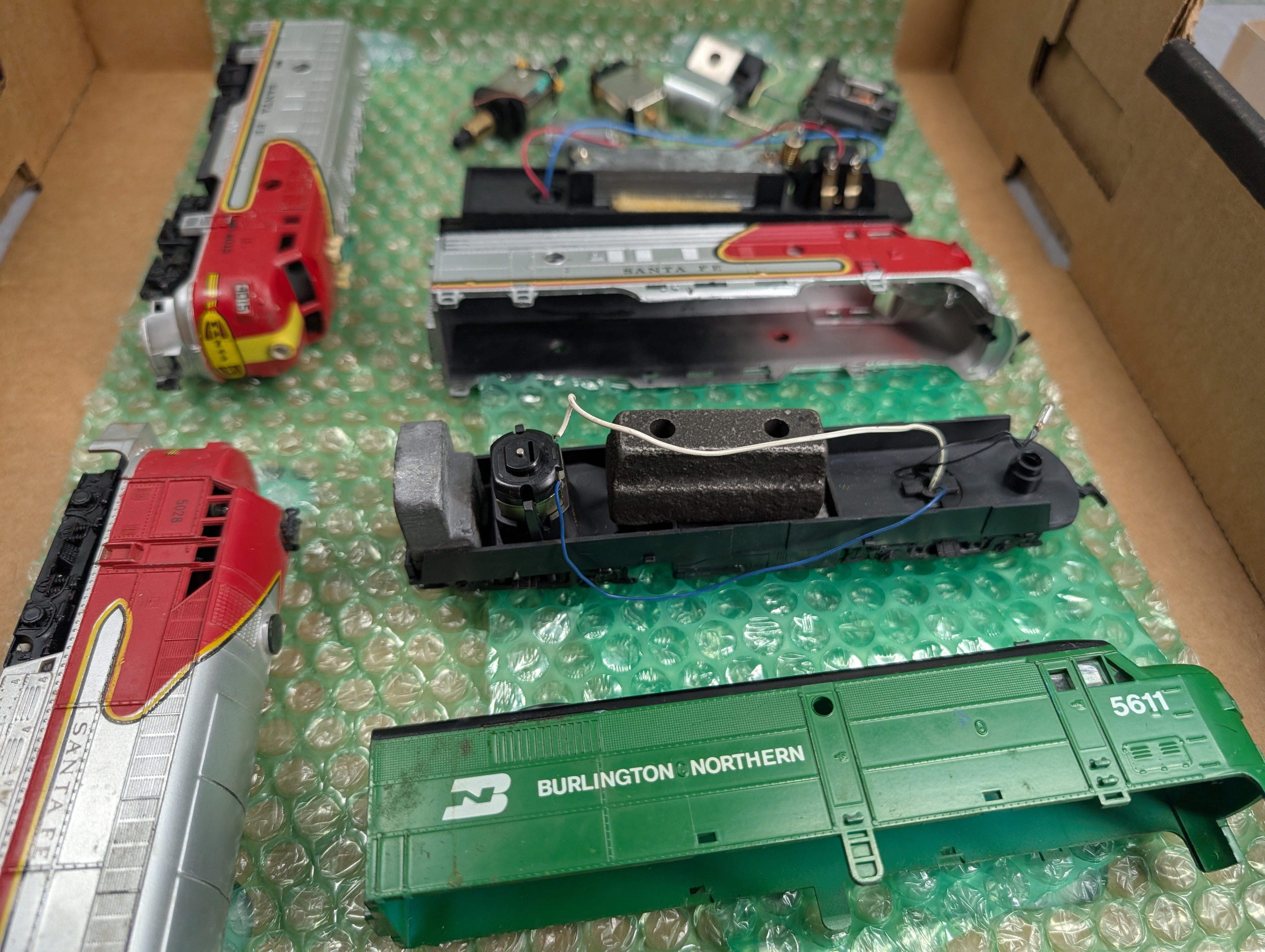 USED HO Scale Lot of Diesel Locomotive Parts for AHM, Tyco, Bachmann and Life-Like