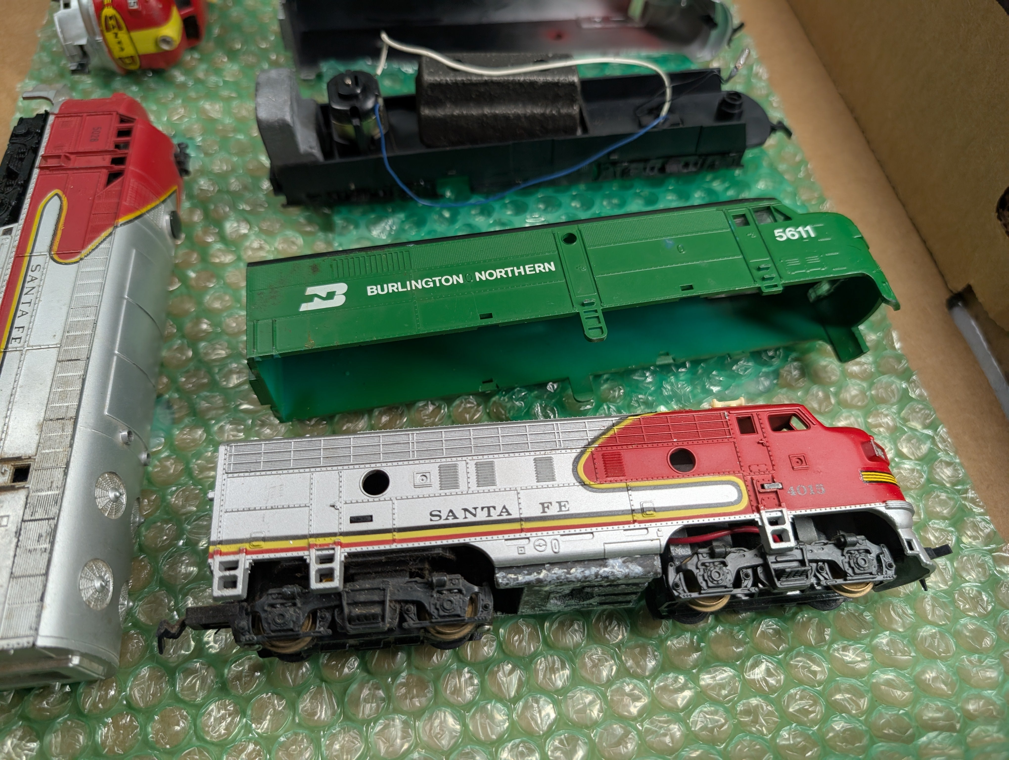 USED HO Scale Lot of Diesel Locomotive Parts for AHM, Tyco, Bachmann and Life-Like