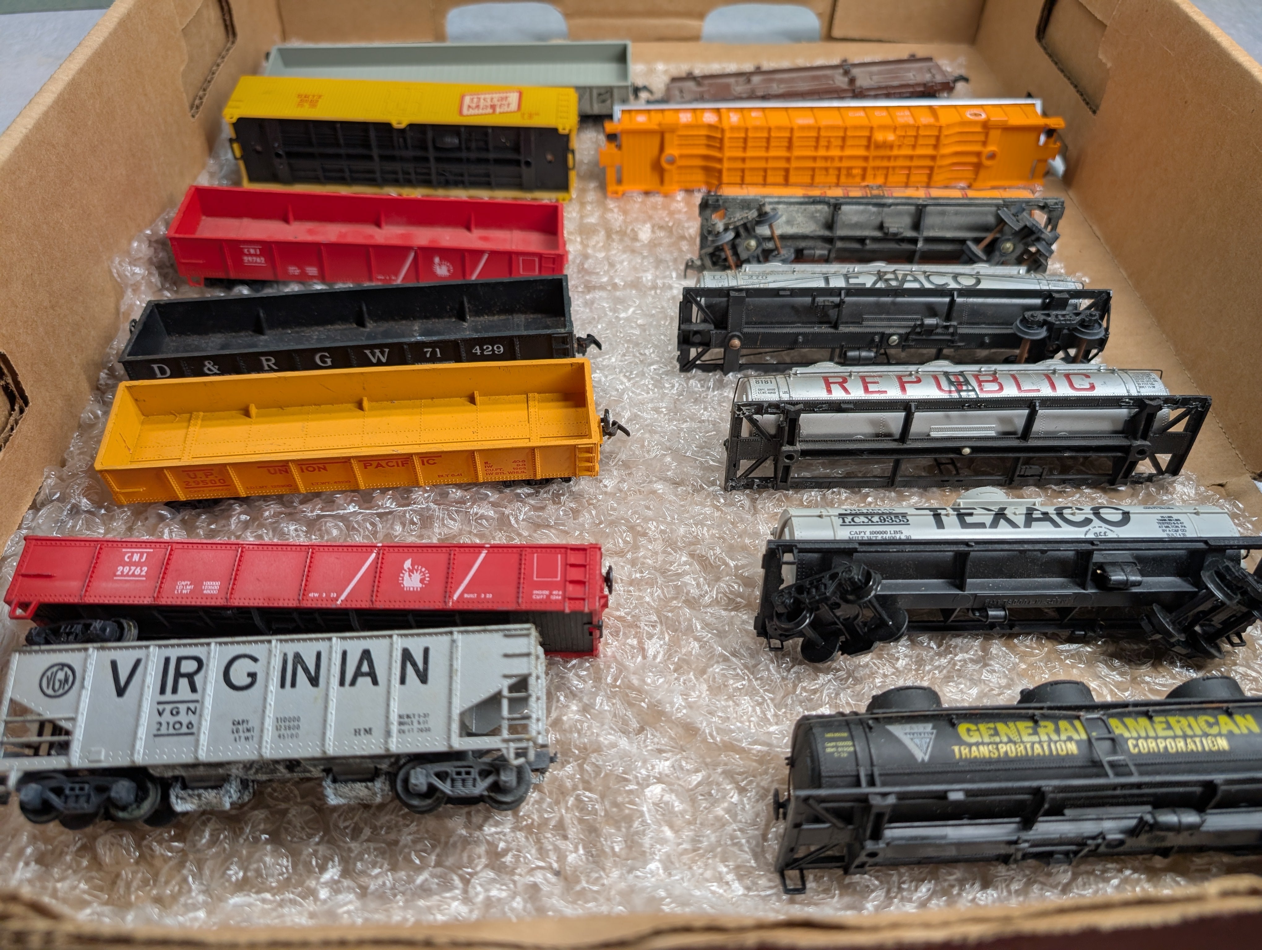 USED HO Scale Lot of Rough Freight Cars & Parts