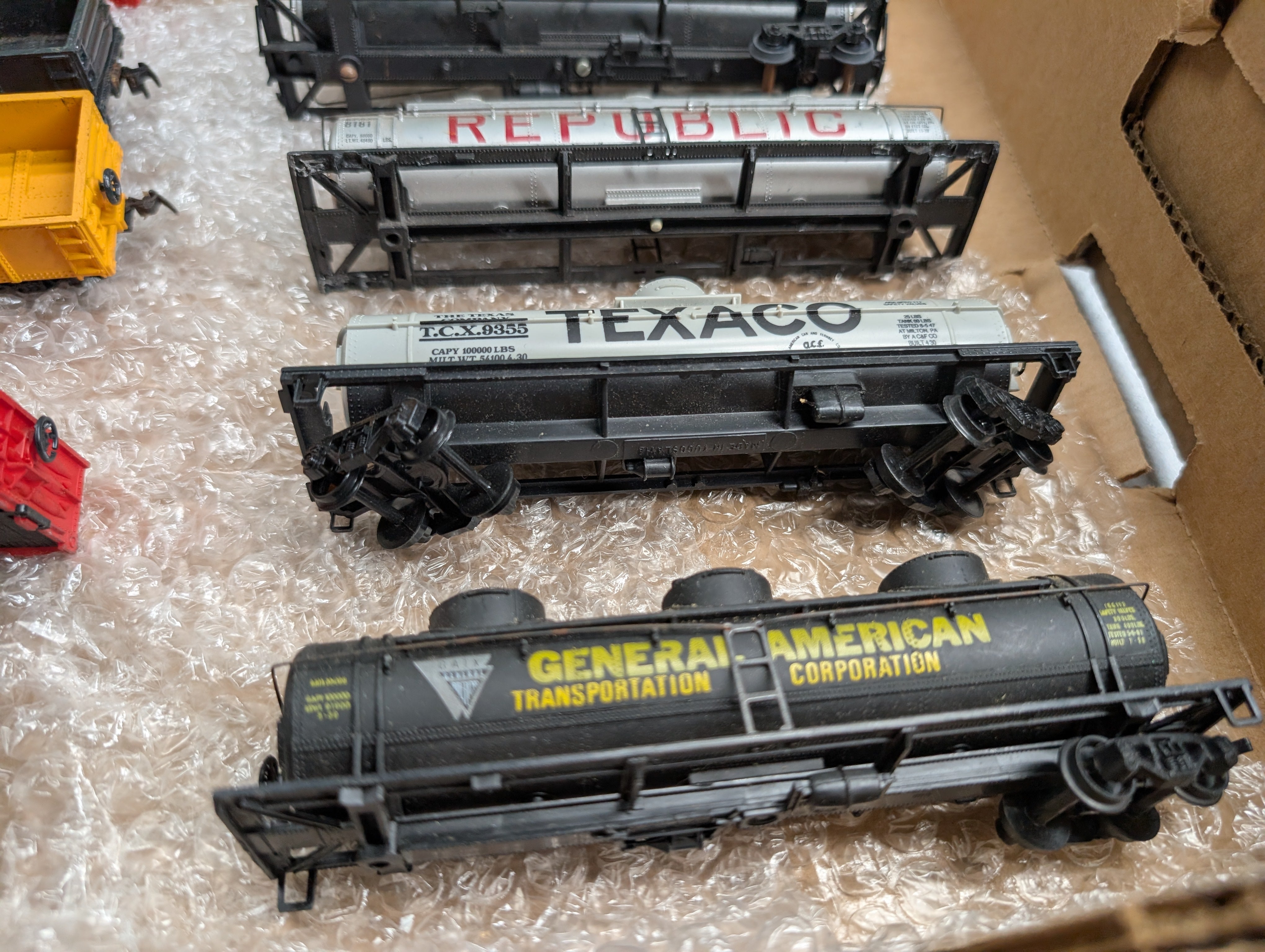 USED HO Scale Lot of Rough Freight Cars & Parts
