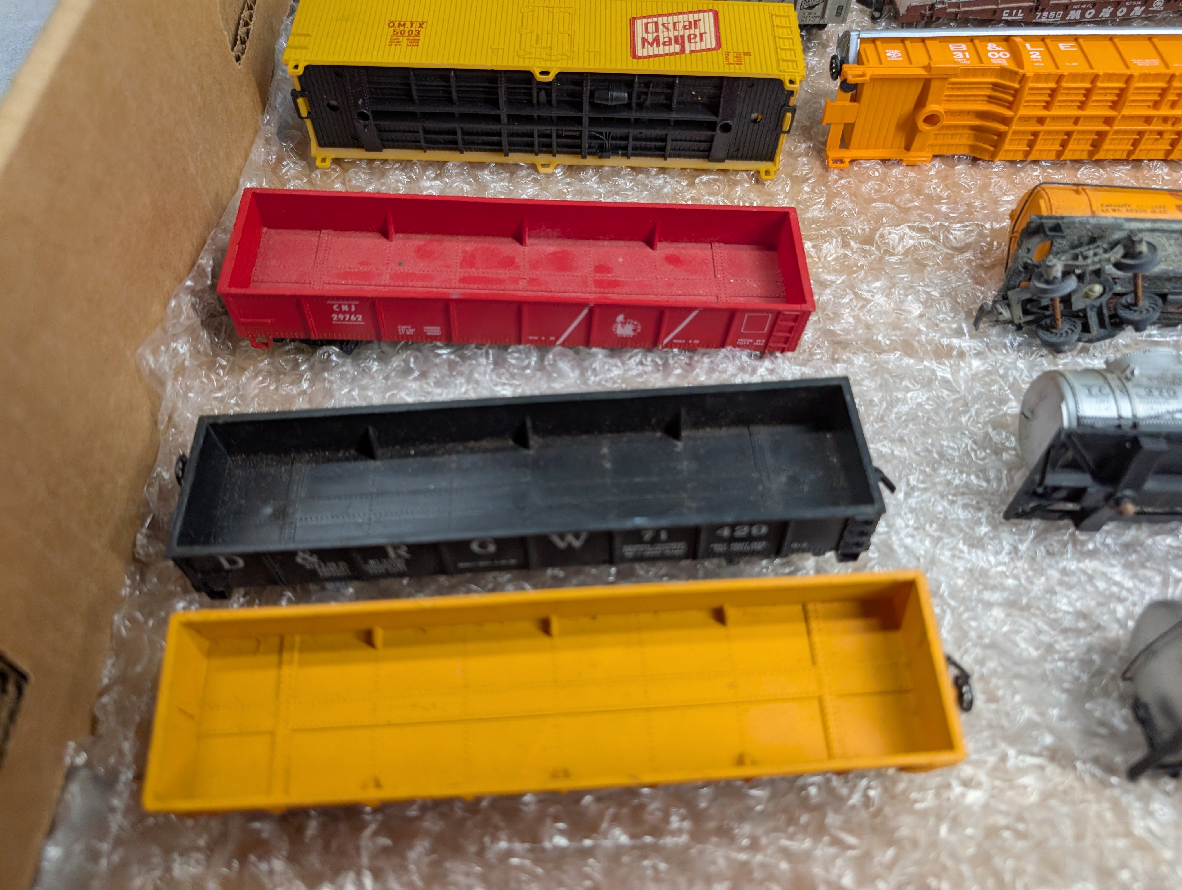 USED HO Scale Lot of Rough Freight Cars & Parts