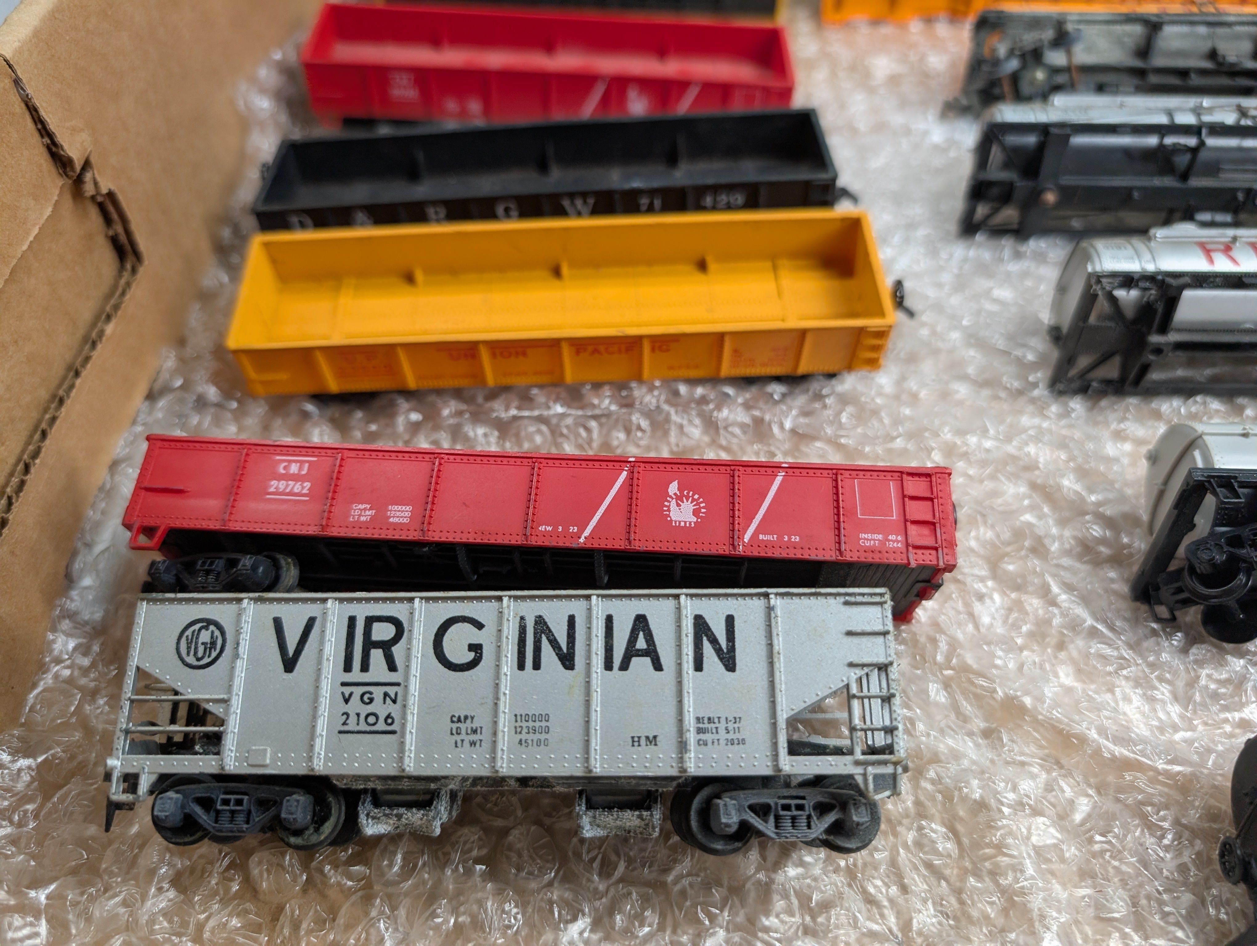 USED HO Scale Lot of Rough Freight Cars & Parts