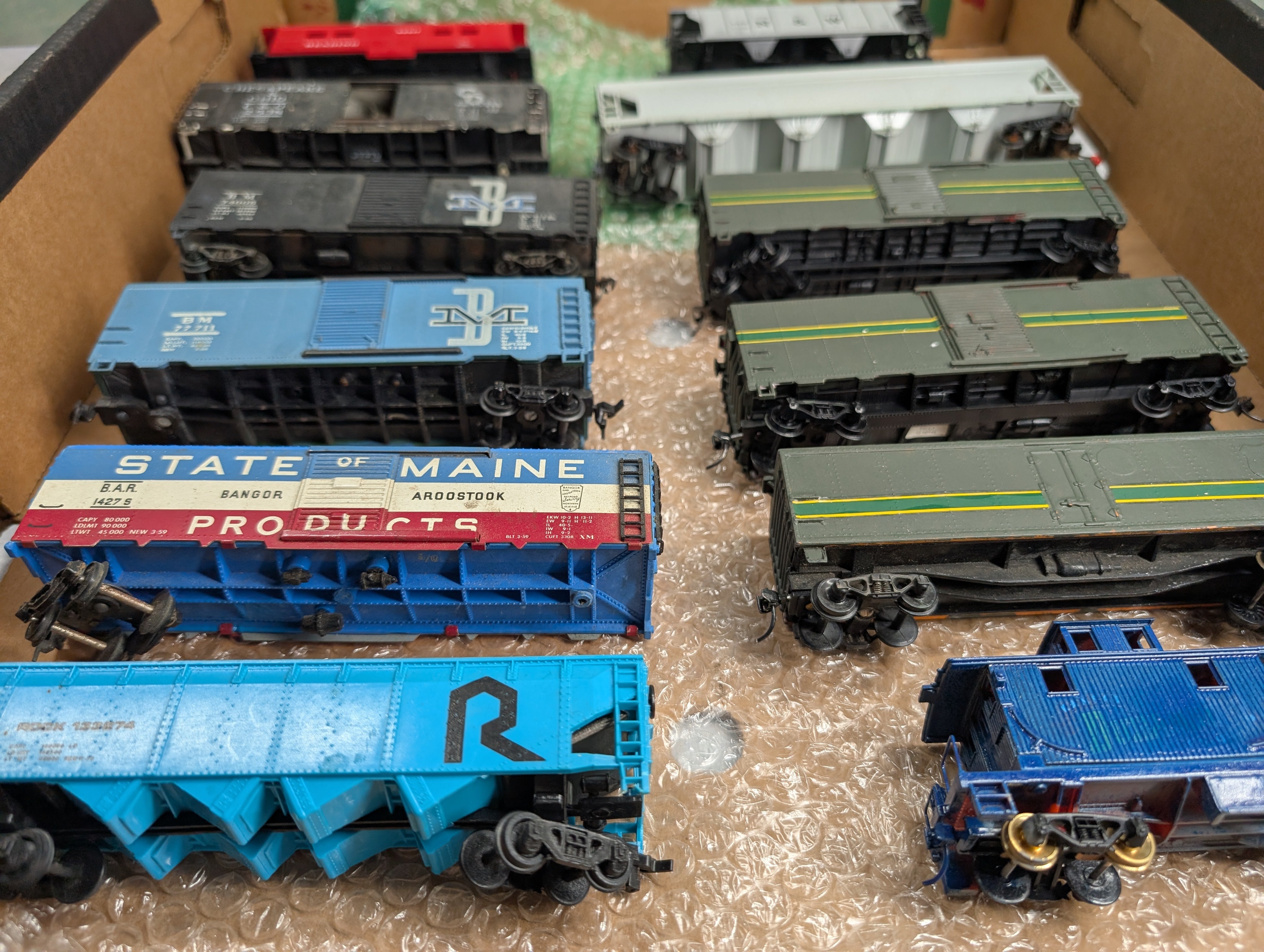 USED HO Scale Lot of Rough Freight Cars & Parts