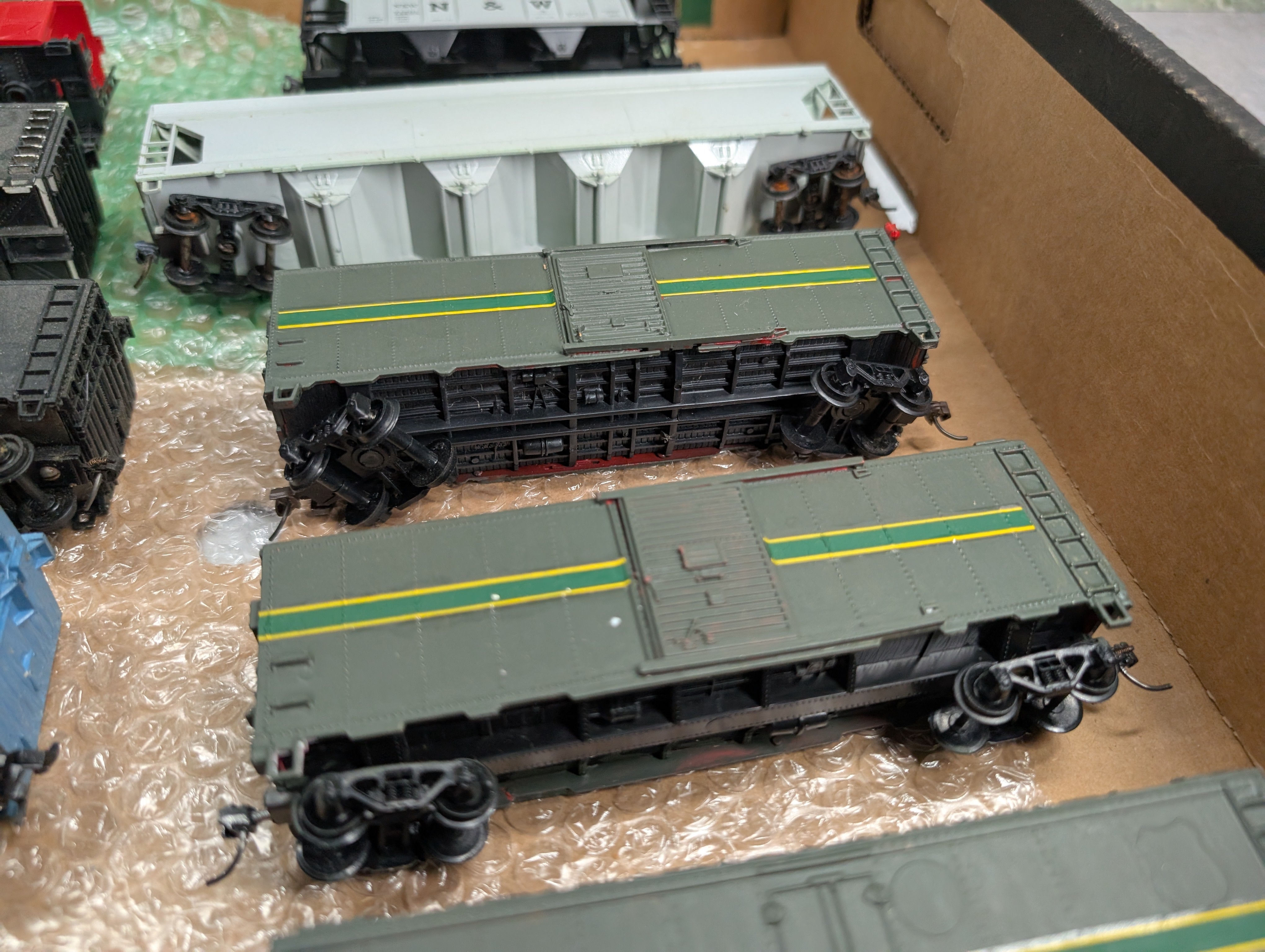 USED HO Scale Lot of Rough Freight Cars & Parts