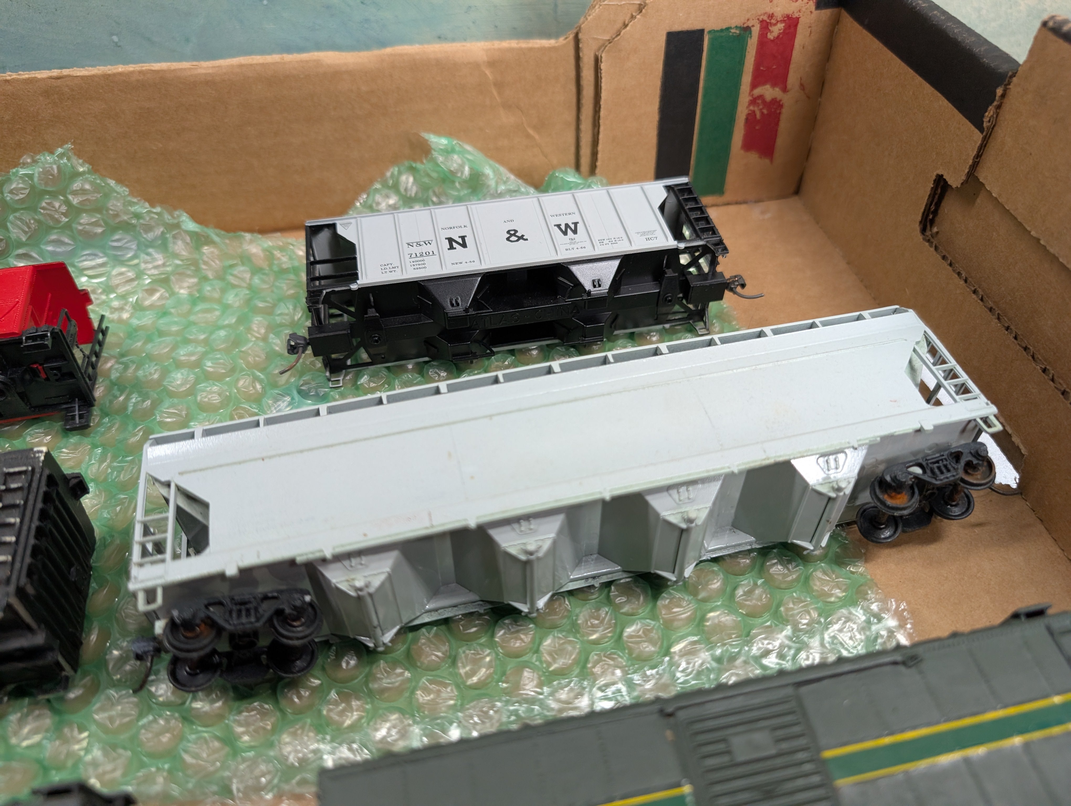USED HO Scale Lot of Rough Freight Cars & Parts