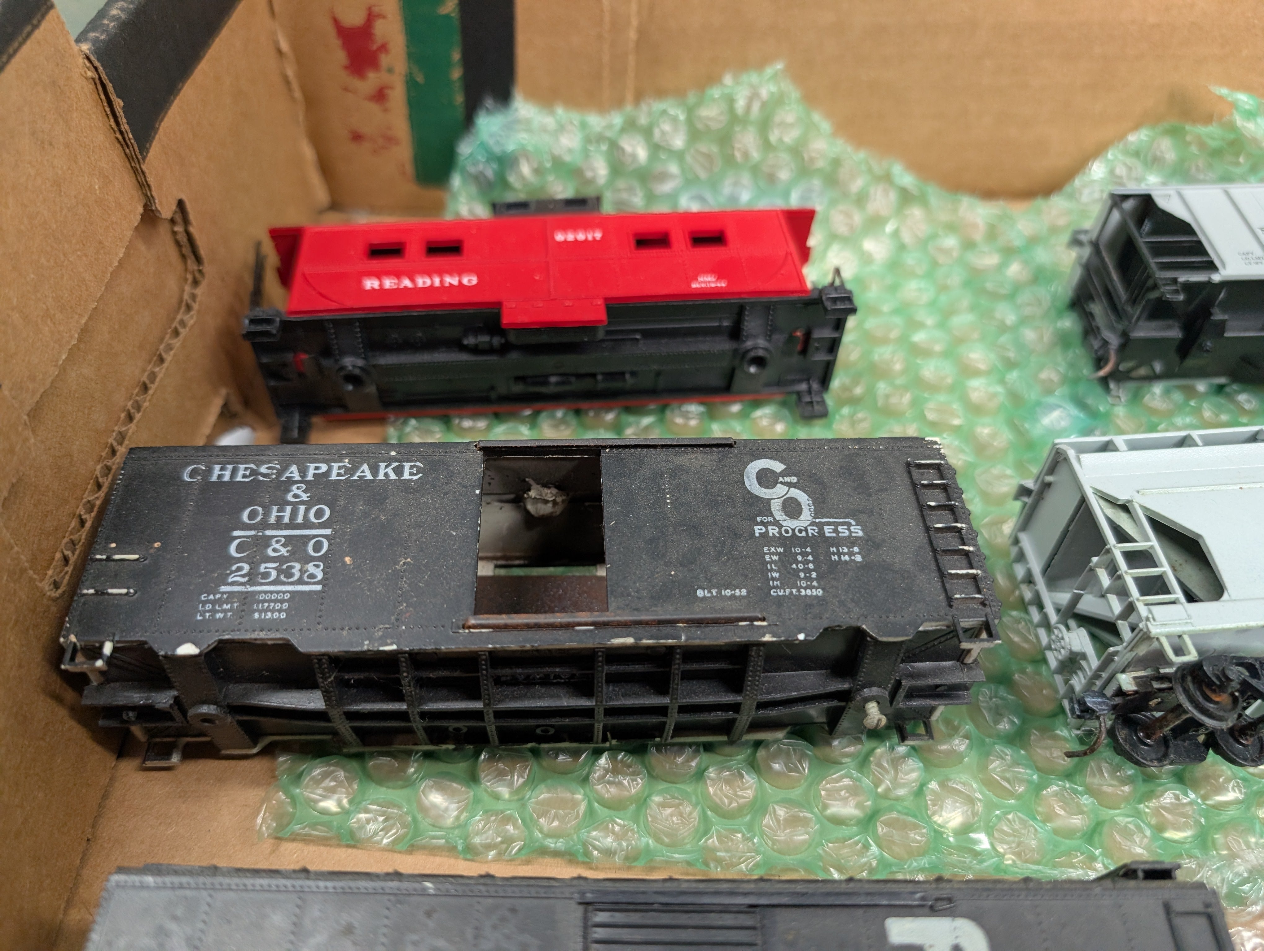 USED HO Scale Lot of Rough Freight Cars & Parts