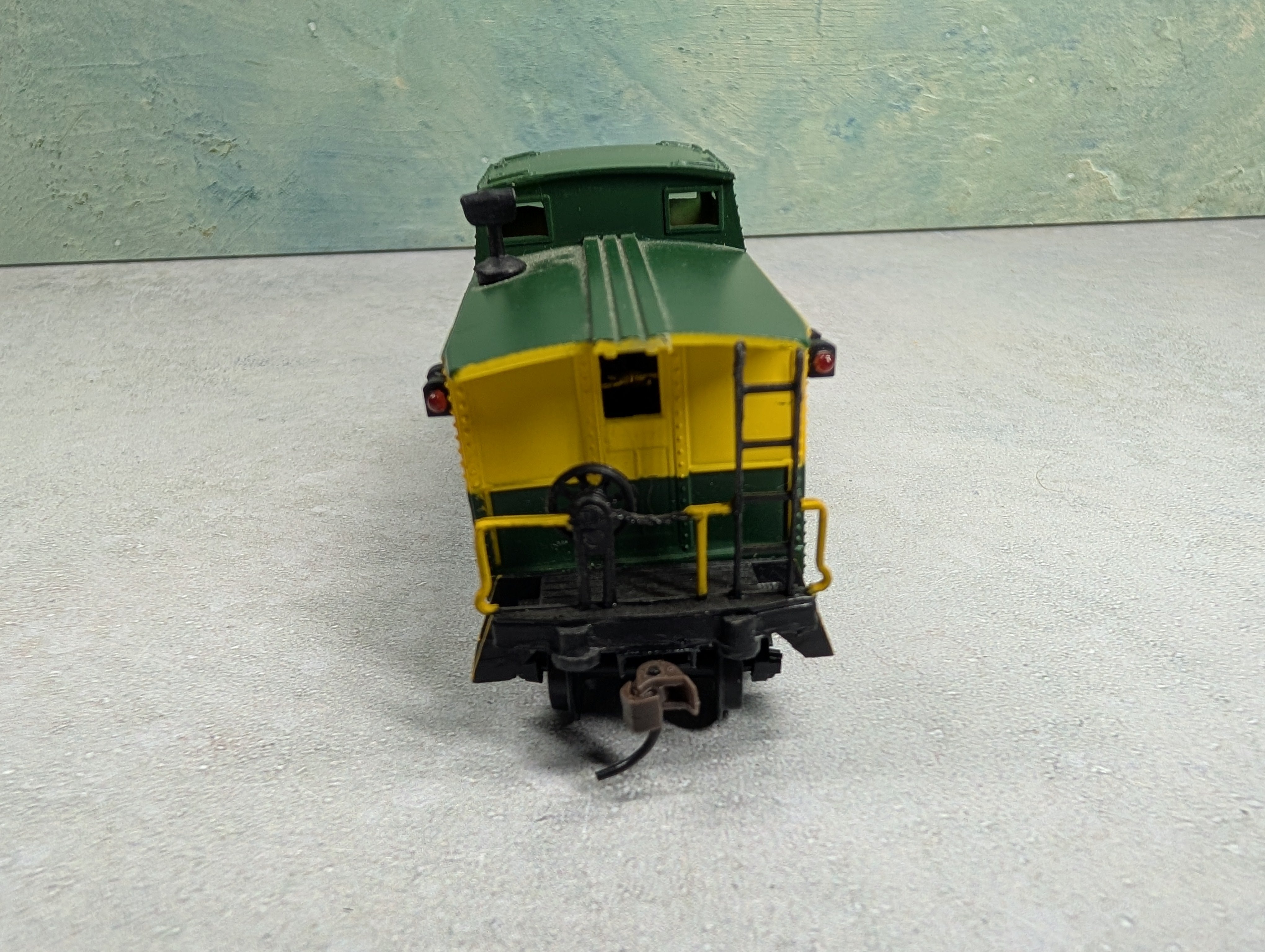 USED HO Scale Custom Lighted Caboose Reading #94074