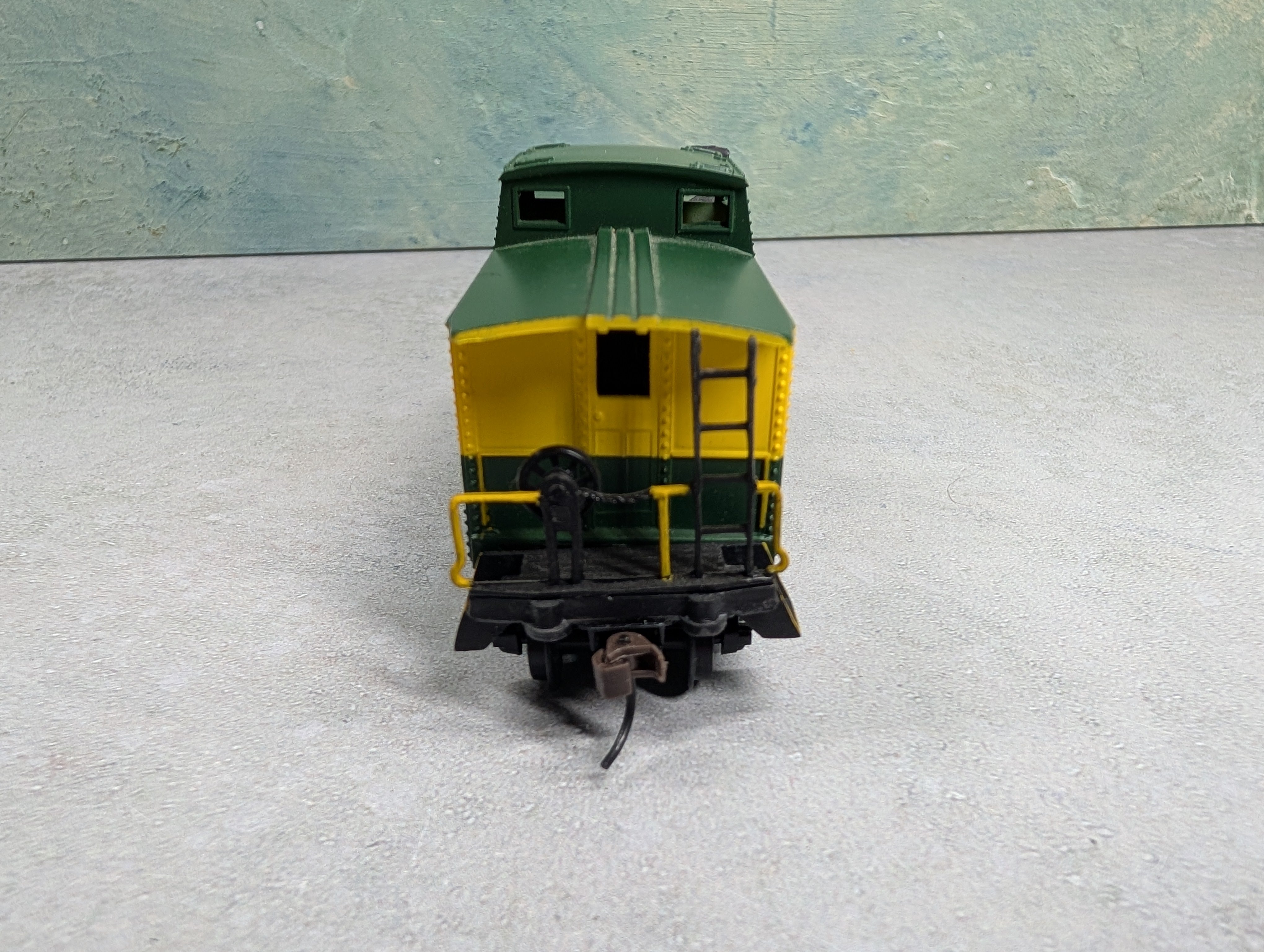 USED HO Scale Custom Lighted Caboose Reading #94074