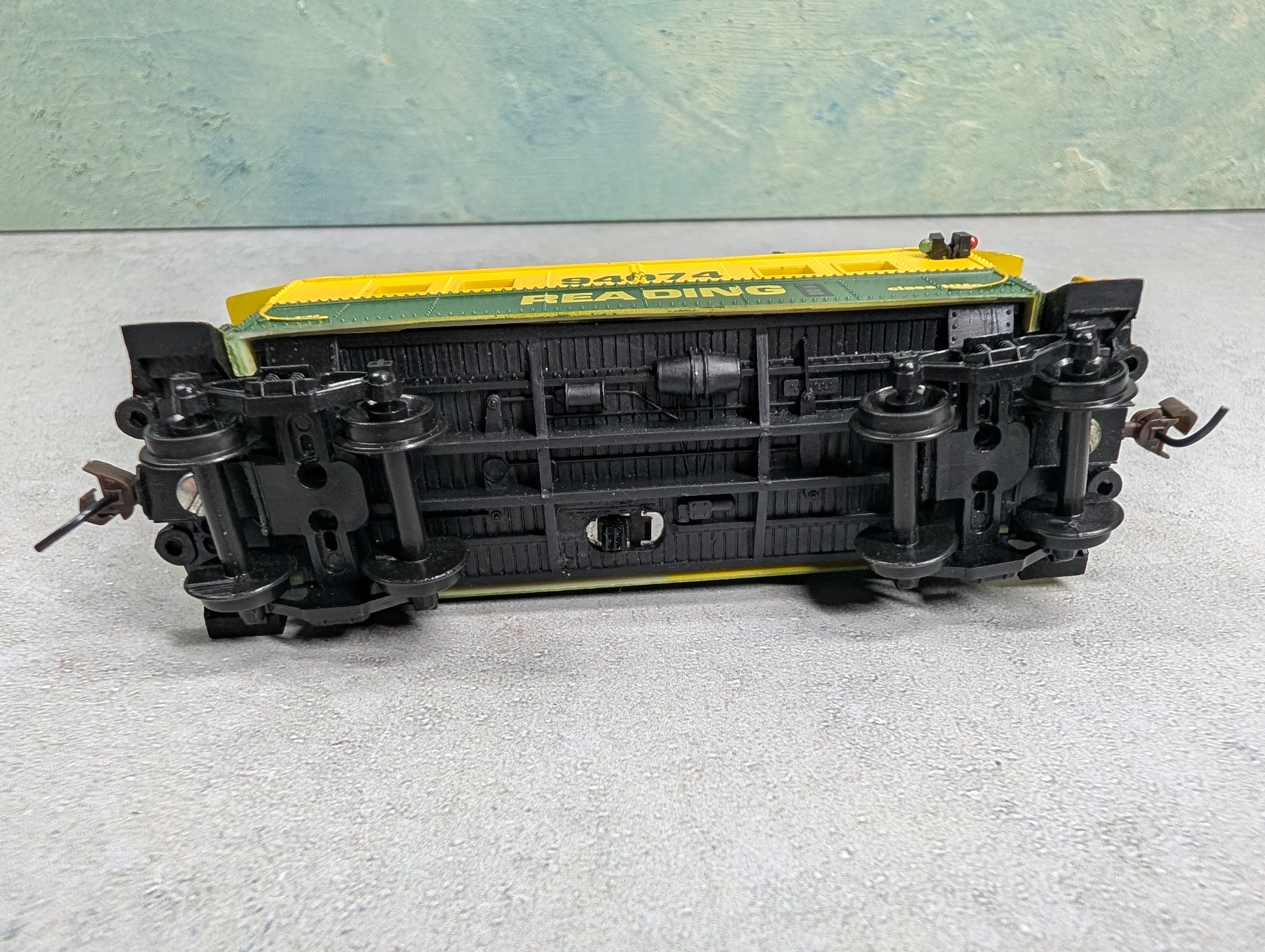 USED HO Scale Custom Lighted Caboose Reading #94074