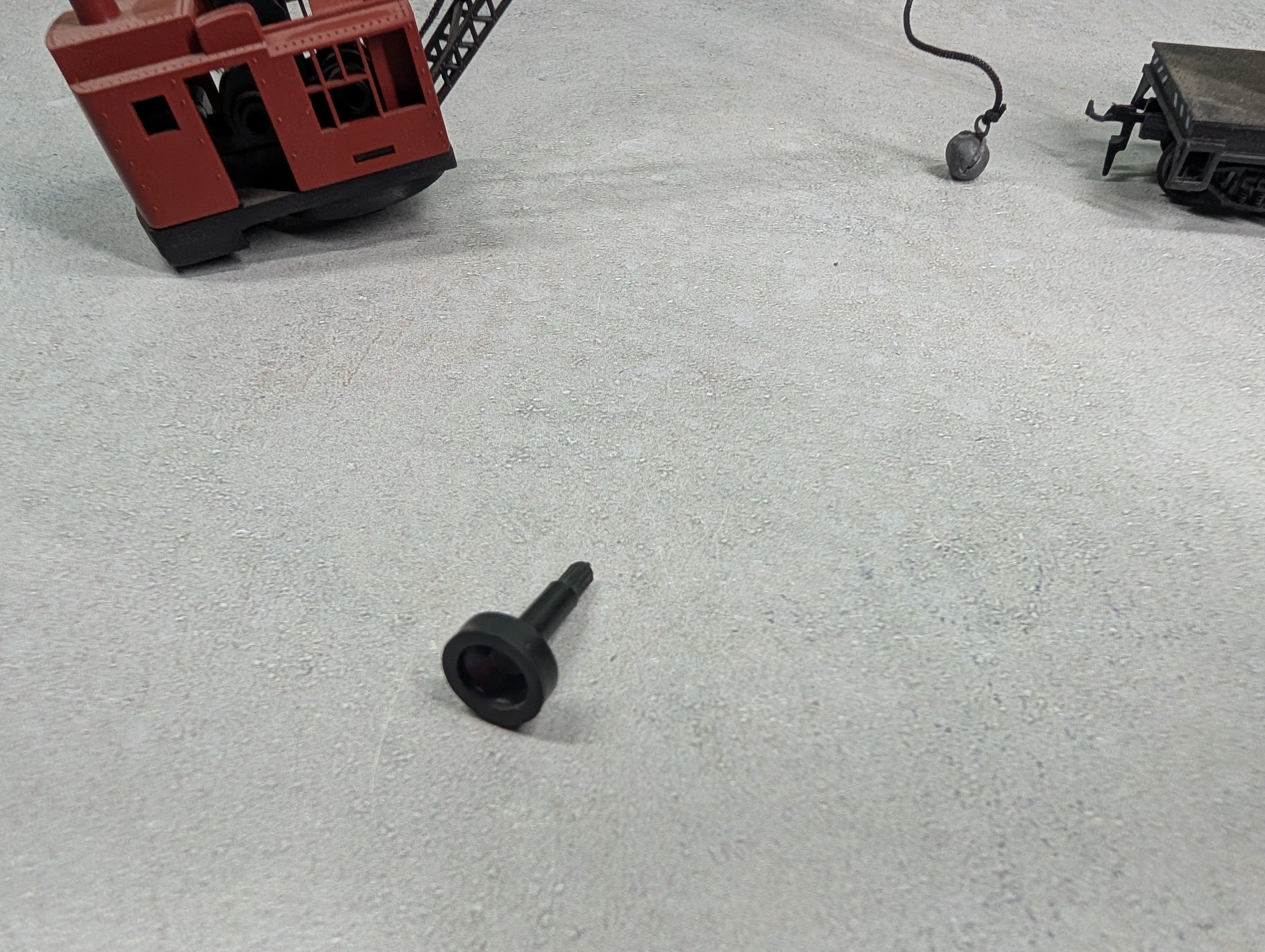 USED Life-Like HO Scale Lot of Railroad Cranes - Incomplete (2 pcs)