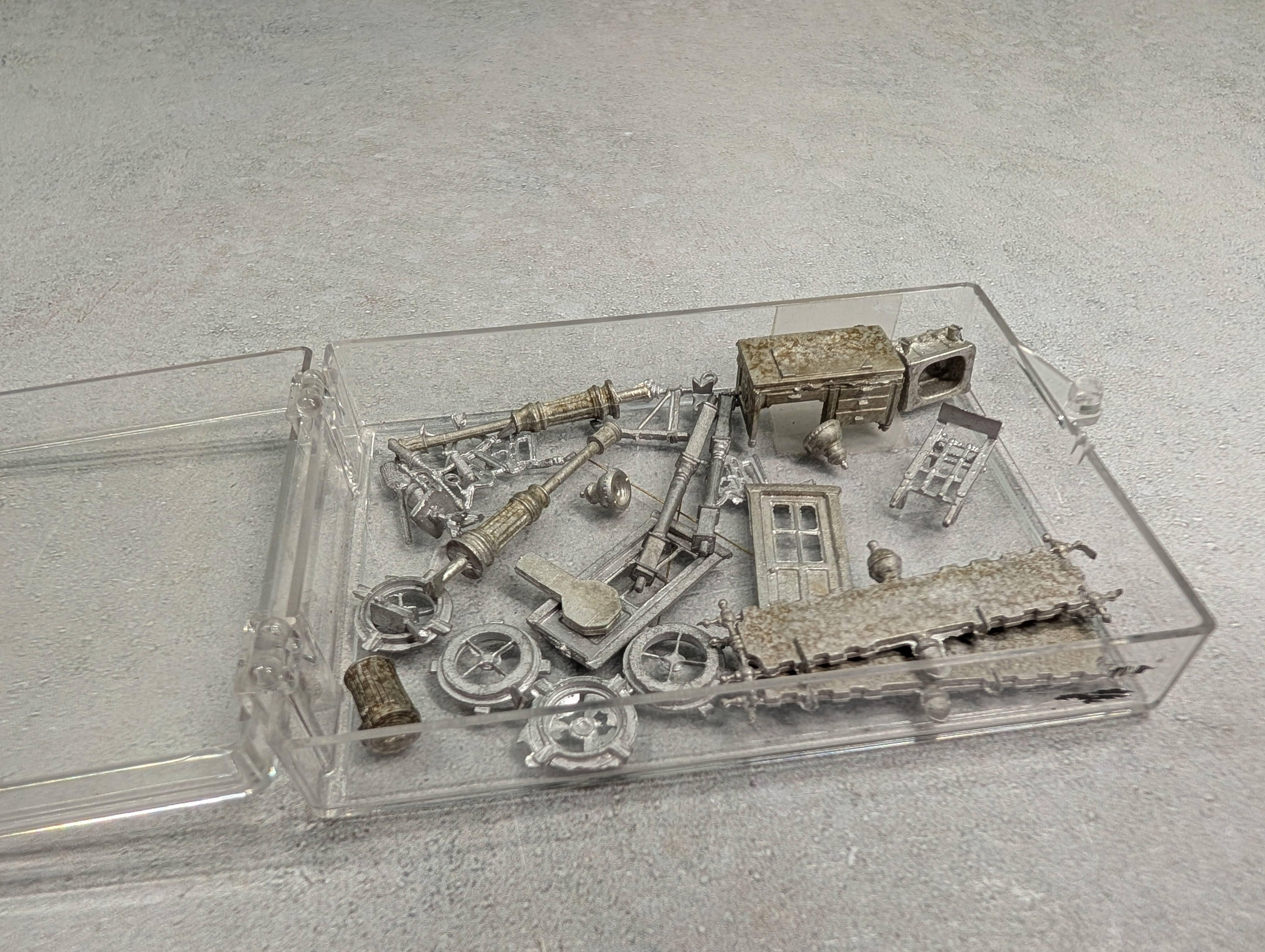 USED HO Scale Lot of Furniture & Other Detail Parts, Metal