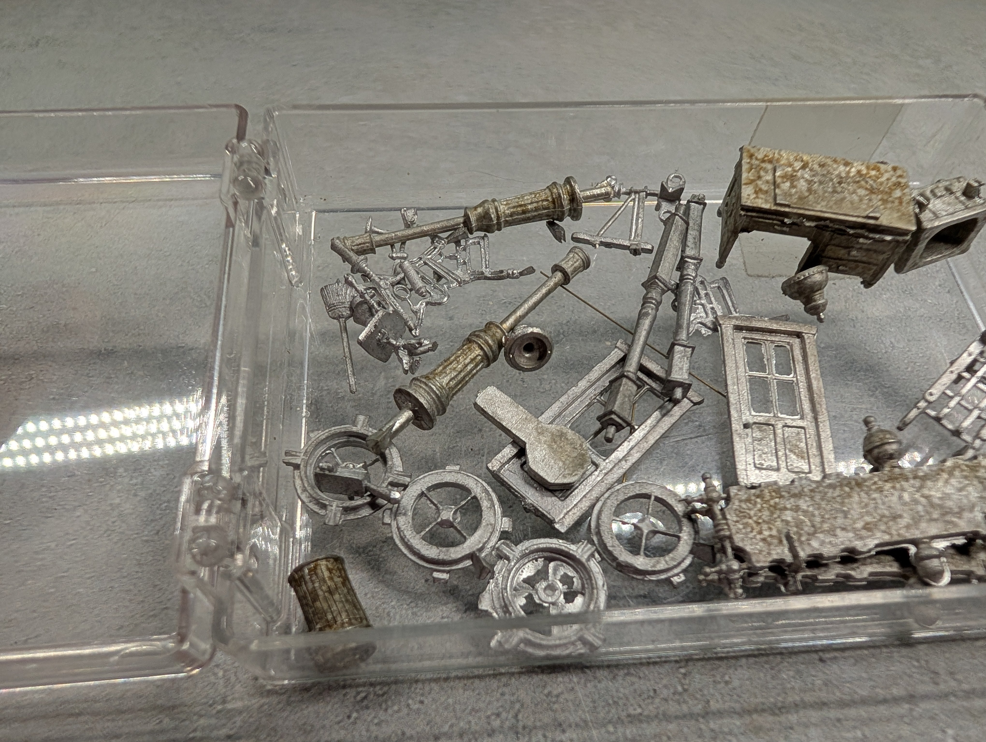 USED HO Scale Lot of Furniture & Other Detail Parts, Metal