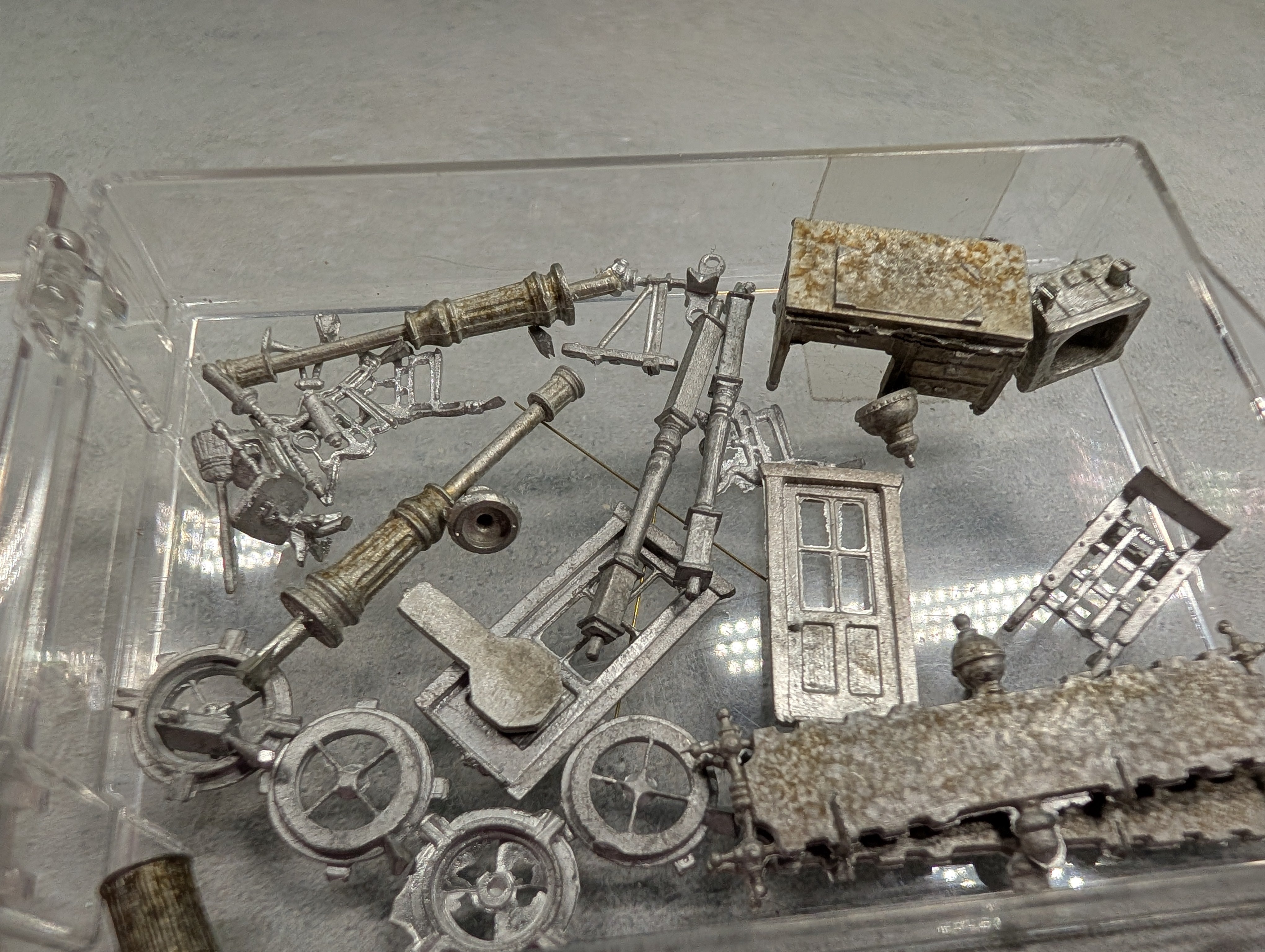 USED HO Scale Lot of Furniture & Other Detail Parts, Metal