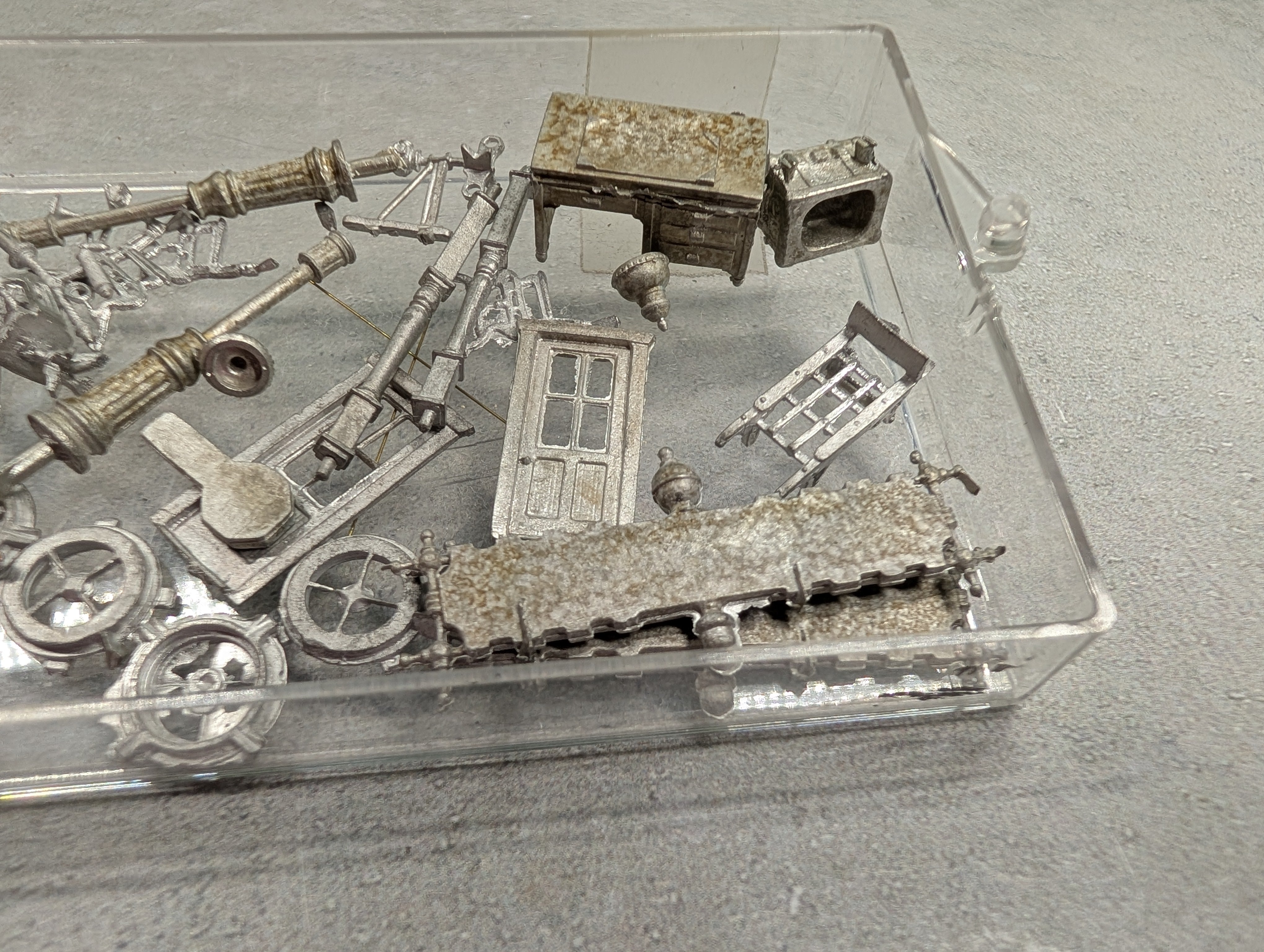 USED HO Scale Lot of Furniture & Other Detail Parts, Metal