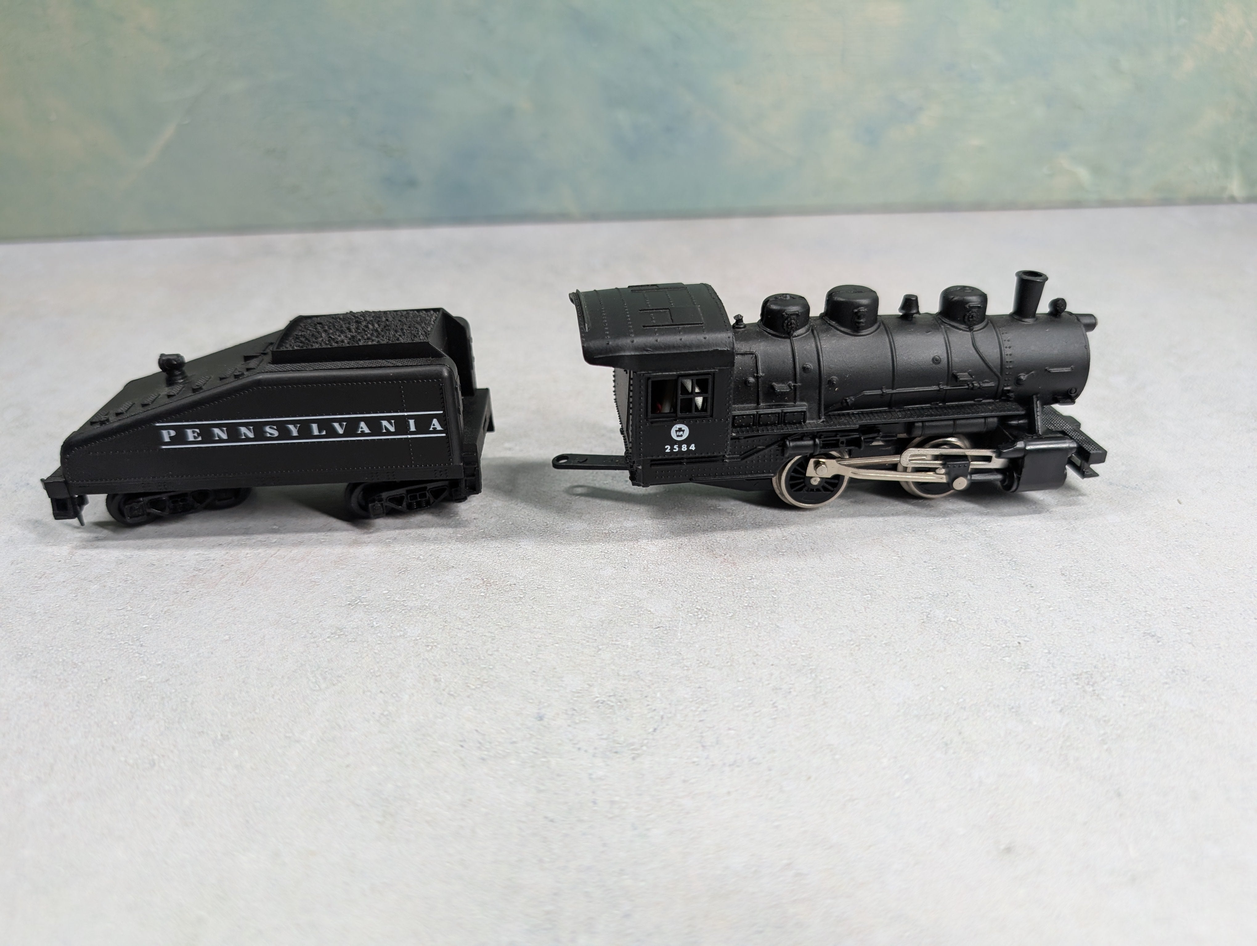 USED Life-Like HO Scale 0-4-0 Steam Locomotive Pennsylvania #2584 Runs DC