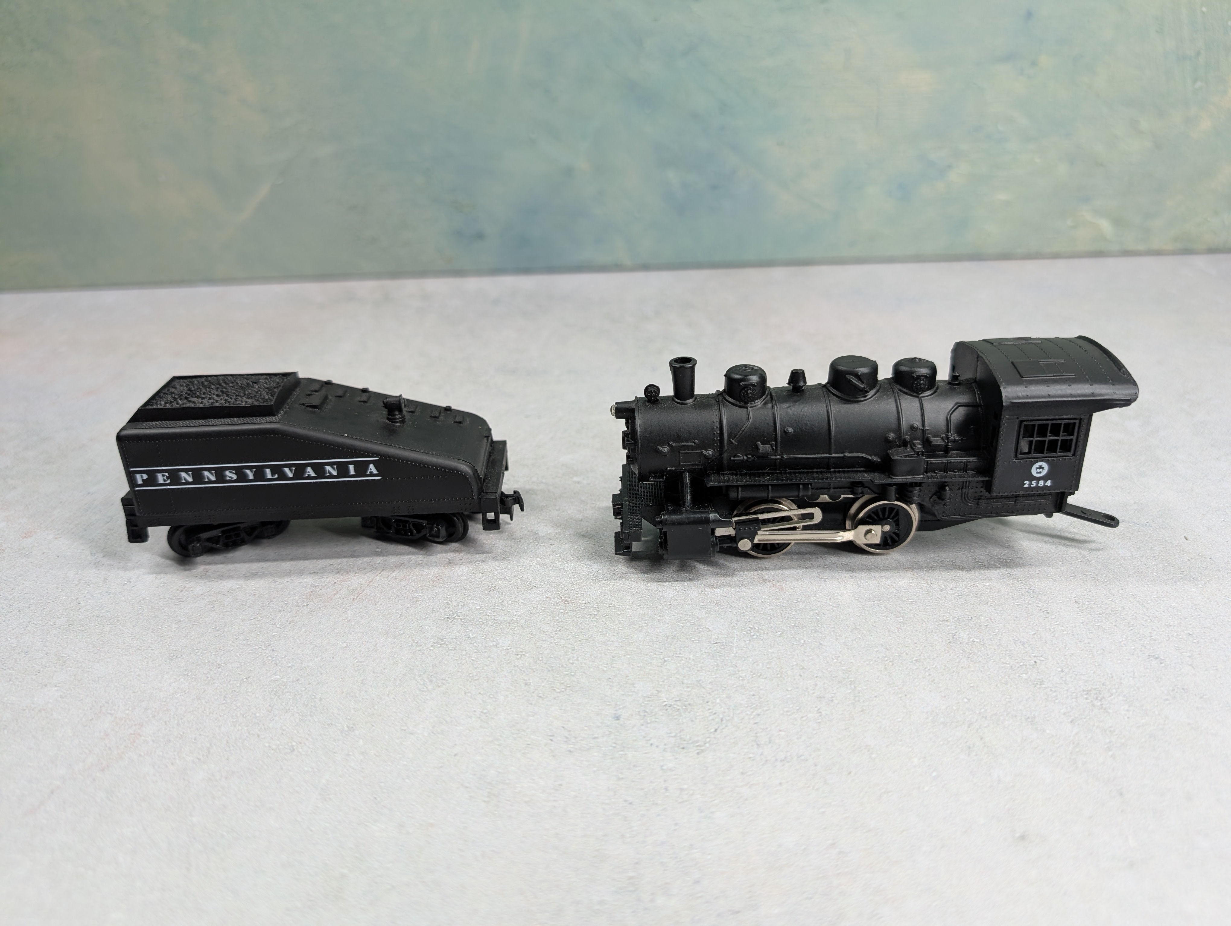 USED Life-Like HO Scale 0-4-0 Steam Locomotive Pennsylvania #2584 Runs DC