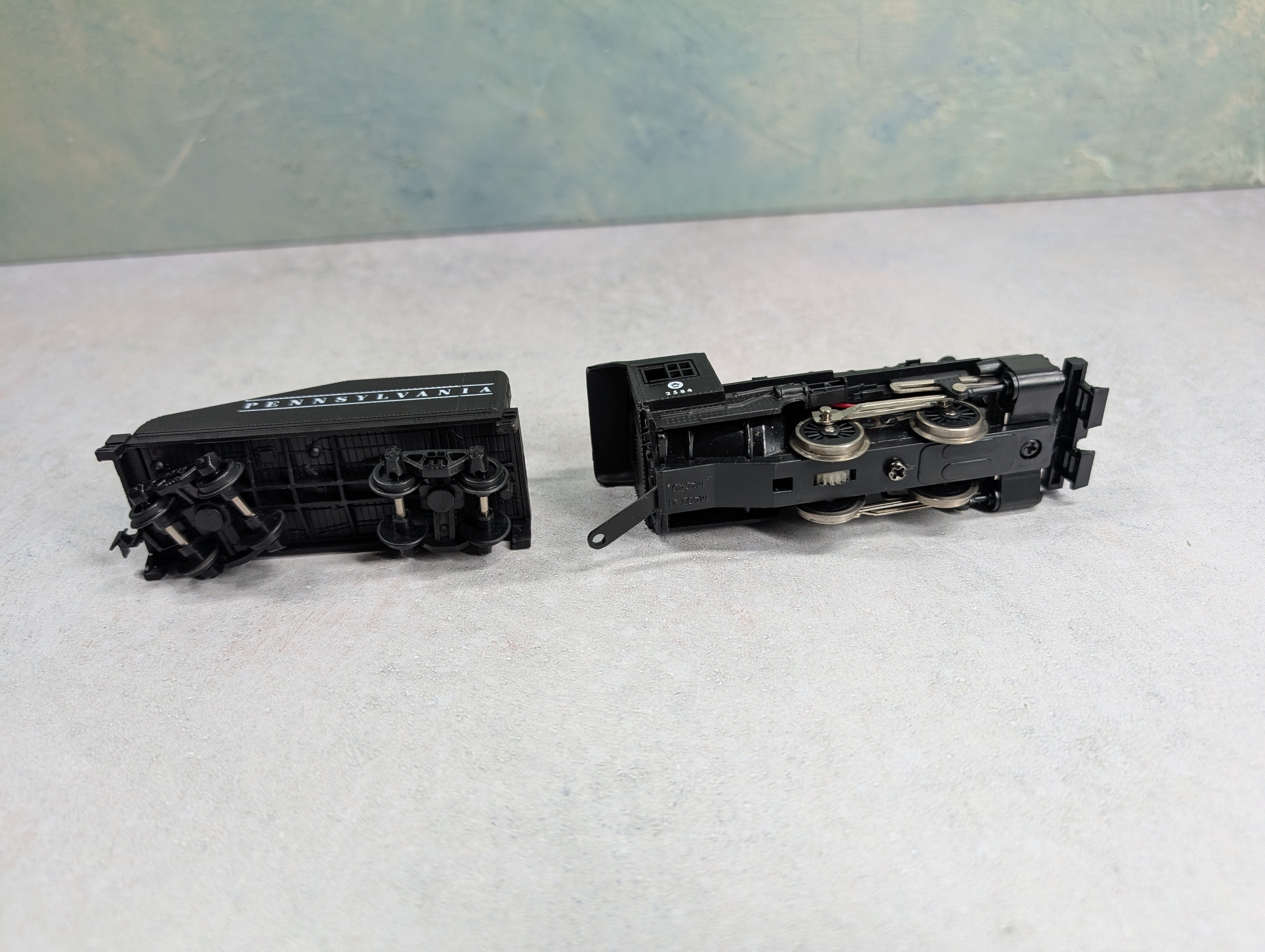 USED Life-Like HO Scale 0-4-0 Steam Locomotive Pennsylvania #2584 Runs DC