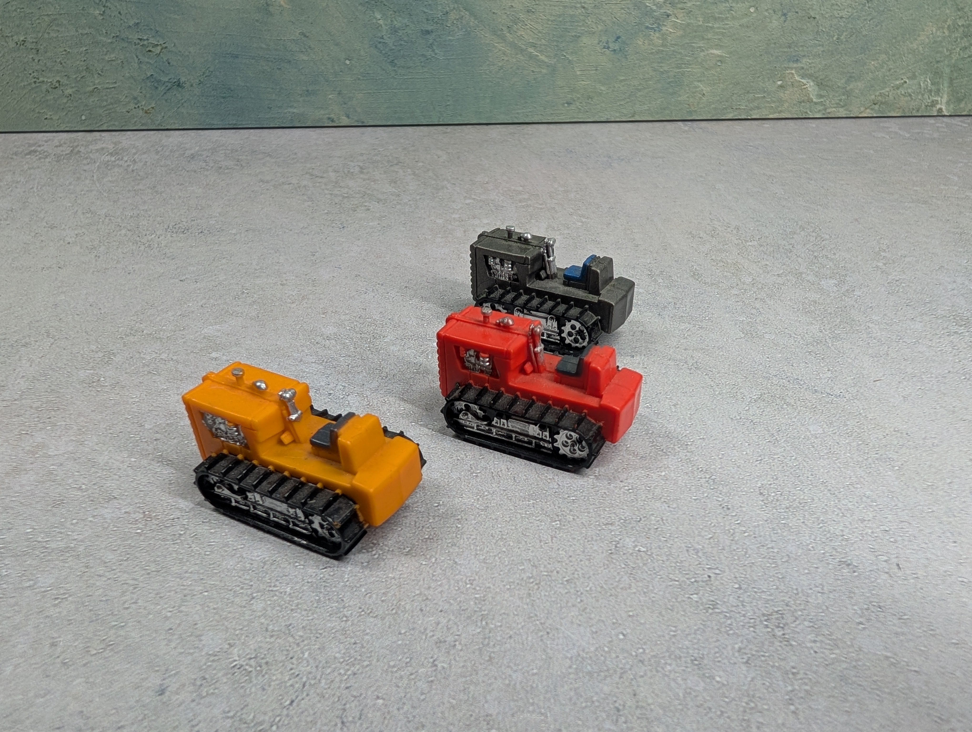 USED Tyco HO Scale Tractor Loads for Flat Car (3 pcs)